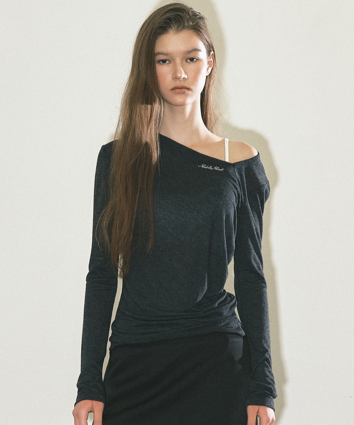 닉앤니콜(NICK&NICOLE) ASYMMETRY DRAPE SHIRRING TOP_BLACK