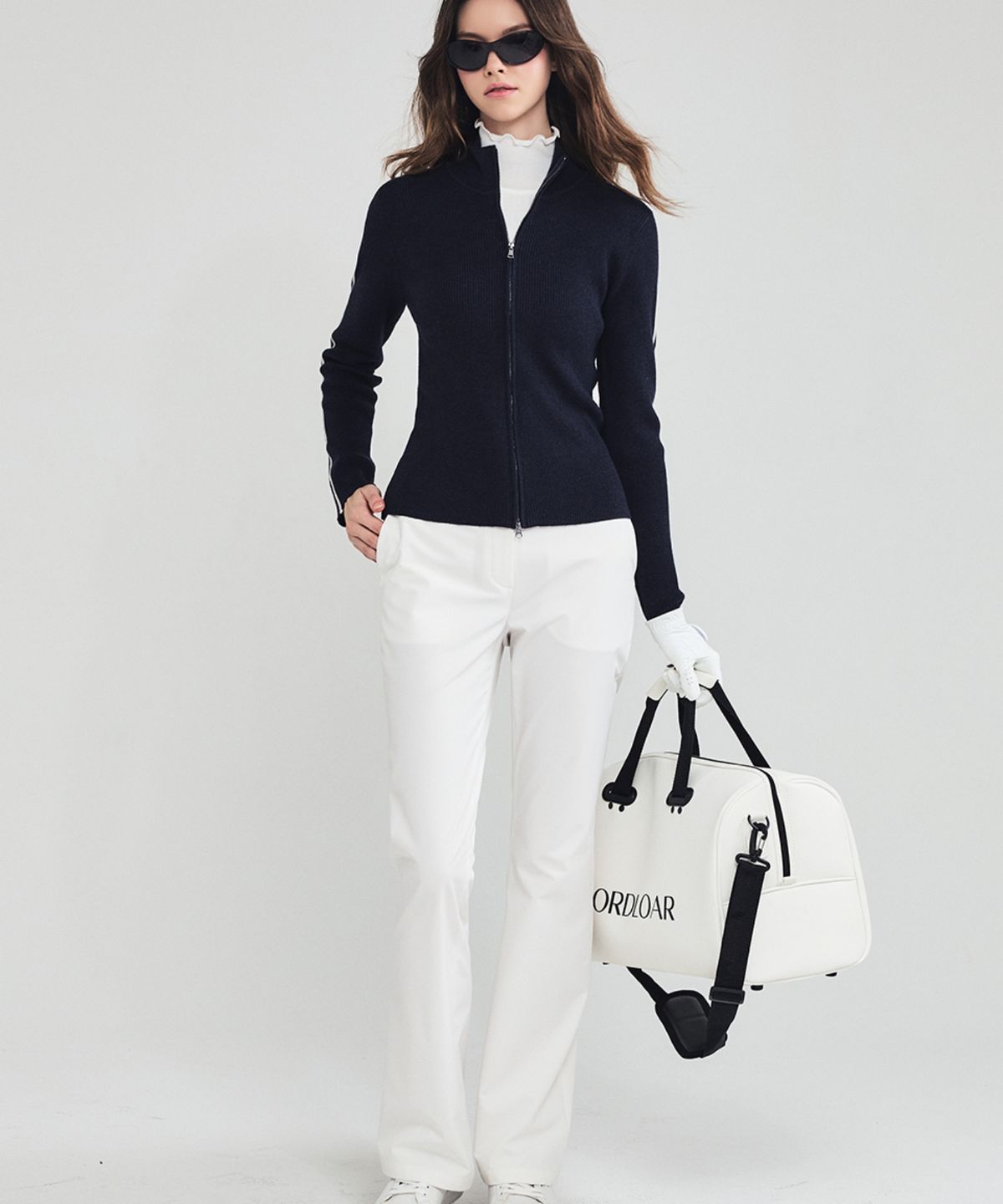 로드로아르(LORDLOAR) 엘라스틱 밴딩 부츠컷 슬랙스 WHITE