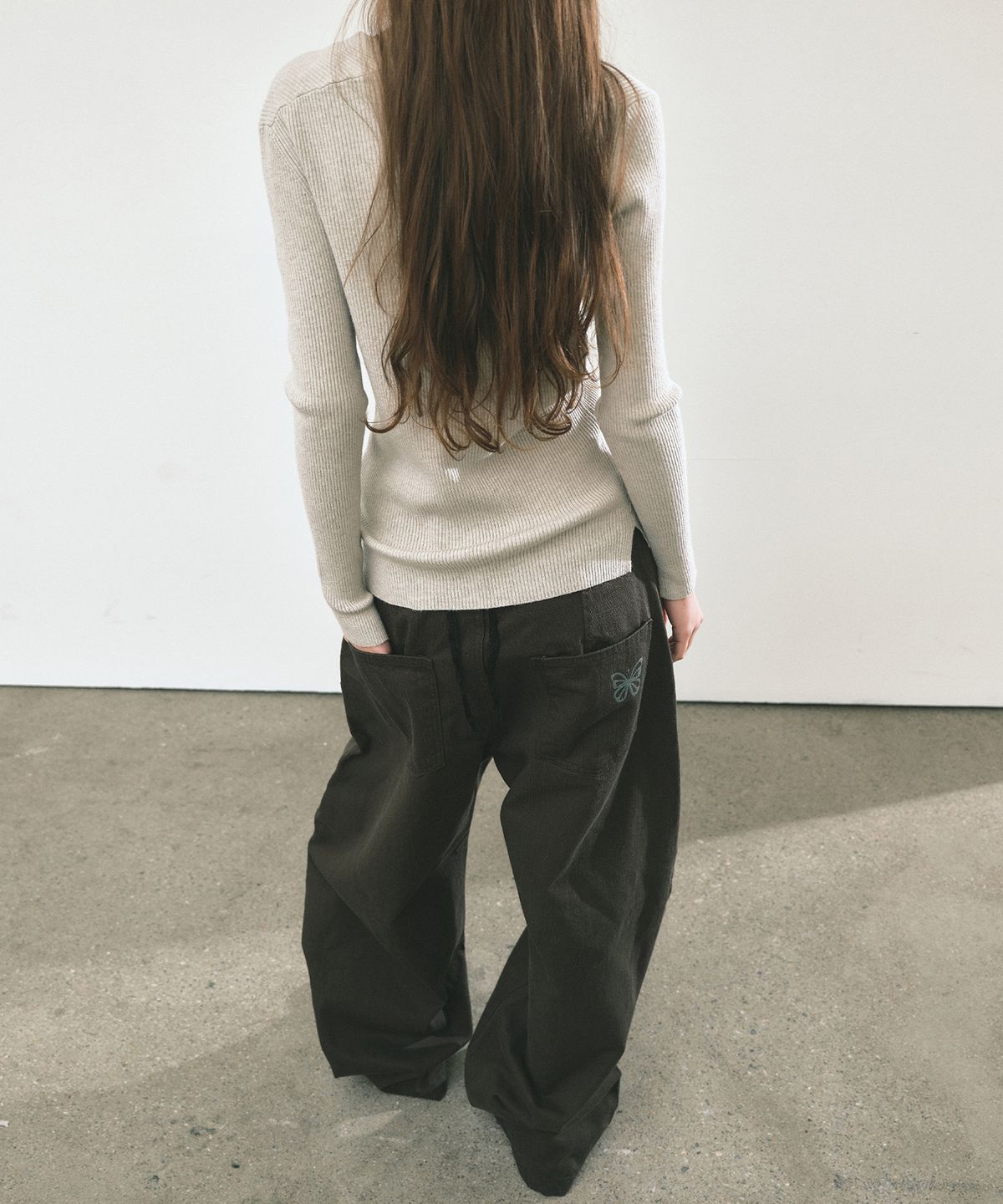 닉앤니콜(NICK&NICOLE) RIVET CURVED WIDE PANTS_KHAKI