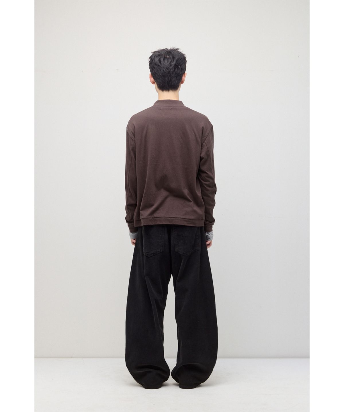 해칭룸(HATCHINGROOM) Invisible Half Zip Tee Brown