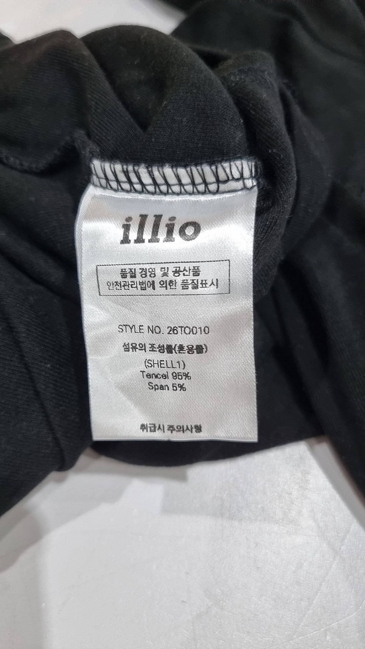 일리오(ILLIO) Black Lace Off-shoulder top M