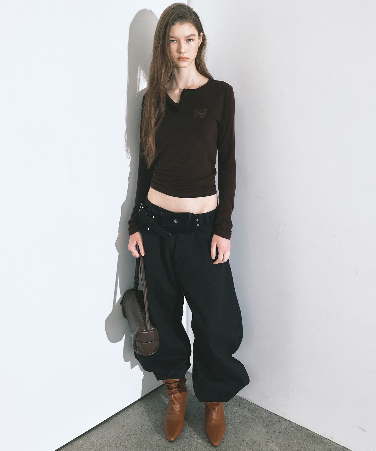 닉앤니콜(NICK&NICOLE) RIVET CURVED WIDE PANTS_BLACK