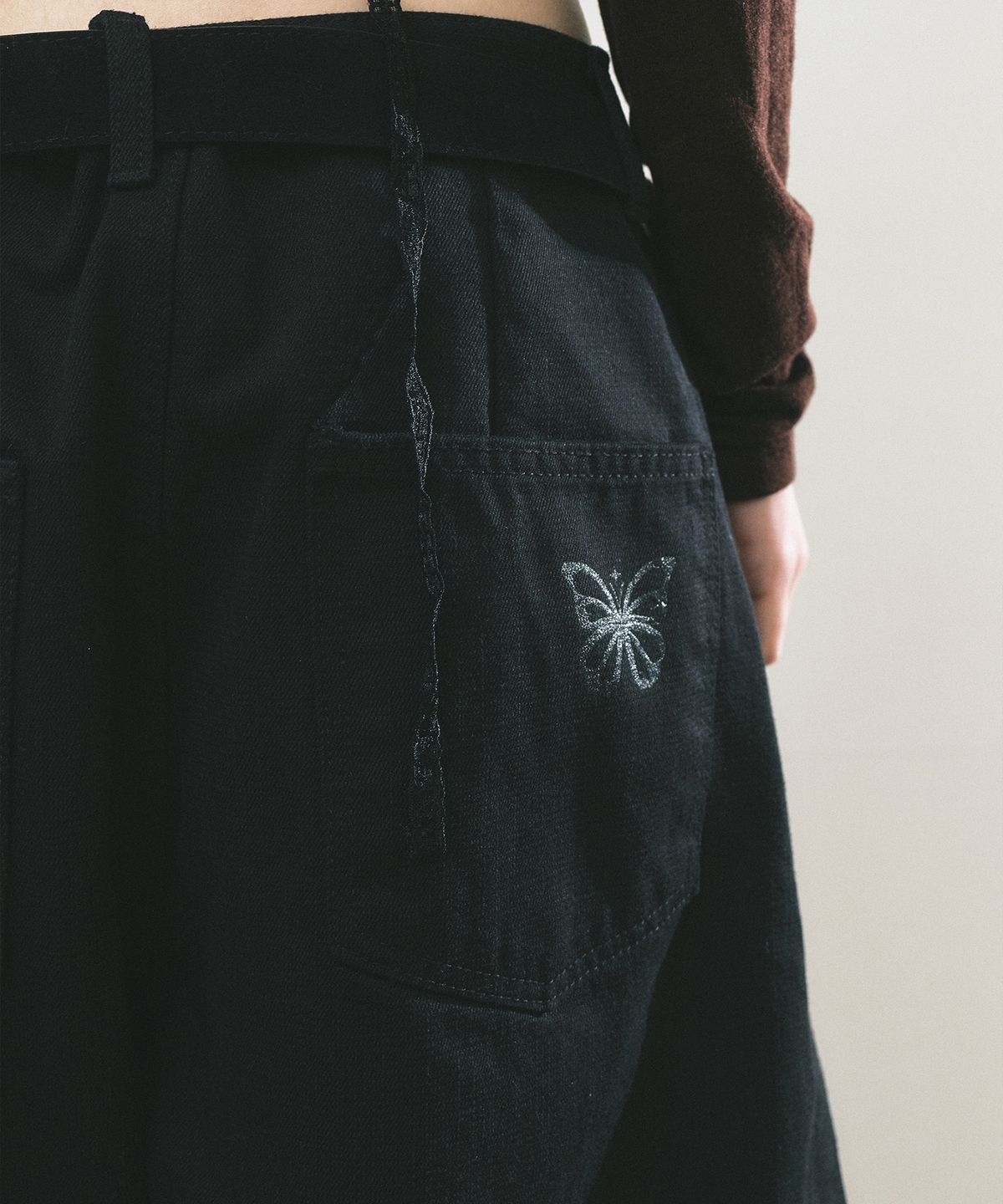 닉앤니콜(NICK&NICOLE) RIVET CURVED WIDE PANTS_BLACK