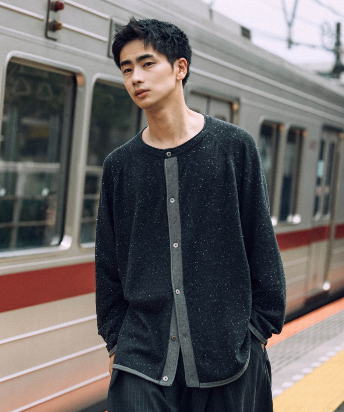 앵글런(ANGLAN) Nep Yarn Raglan Cardigan - Charcoal