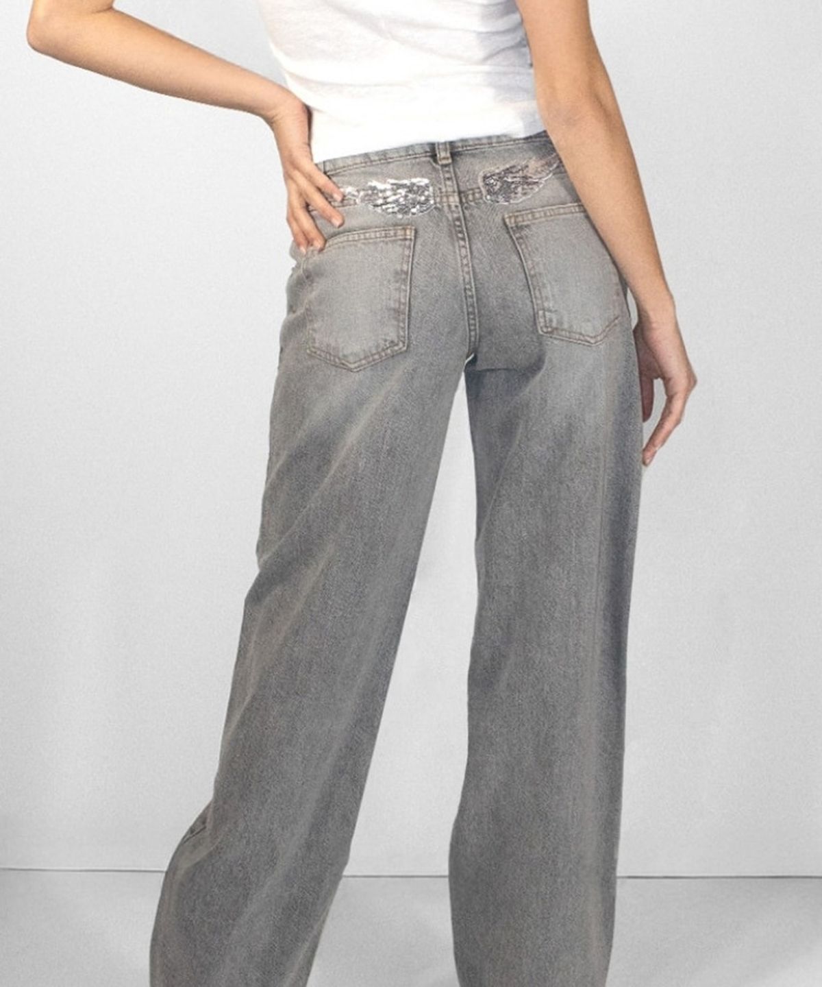 섭듀드(SUBDUED) Low-rise Jeans, Sequin Wings Detail (VOLCANO GREY)