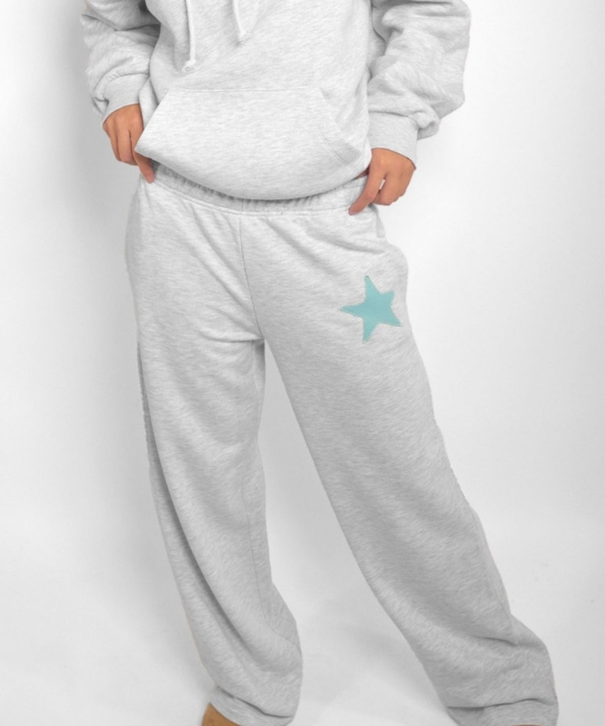 섭듀드(SUBDUED) Wide-leg Sweatpants with Star Patch (GREY AQUAMARINE)