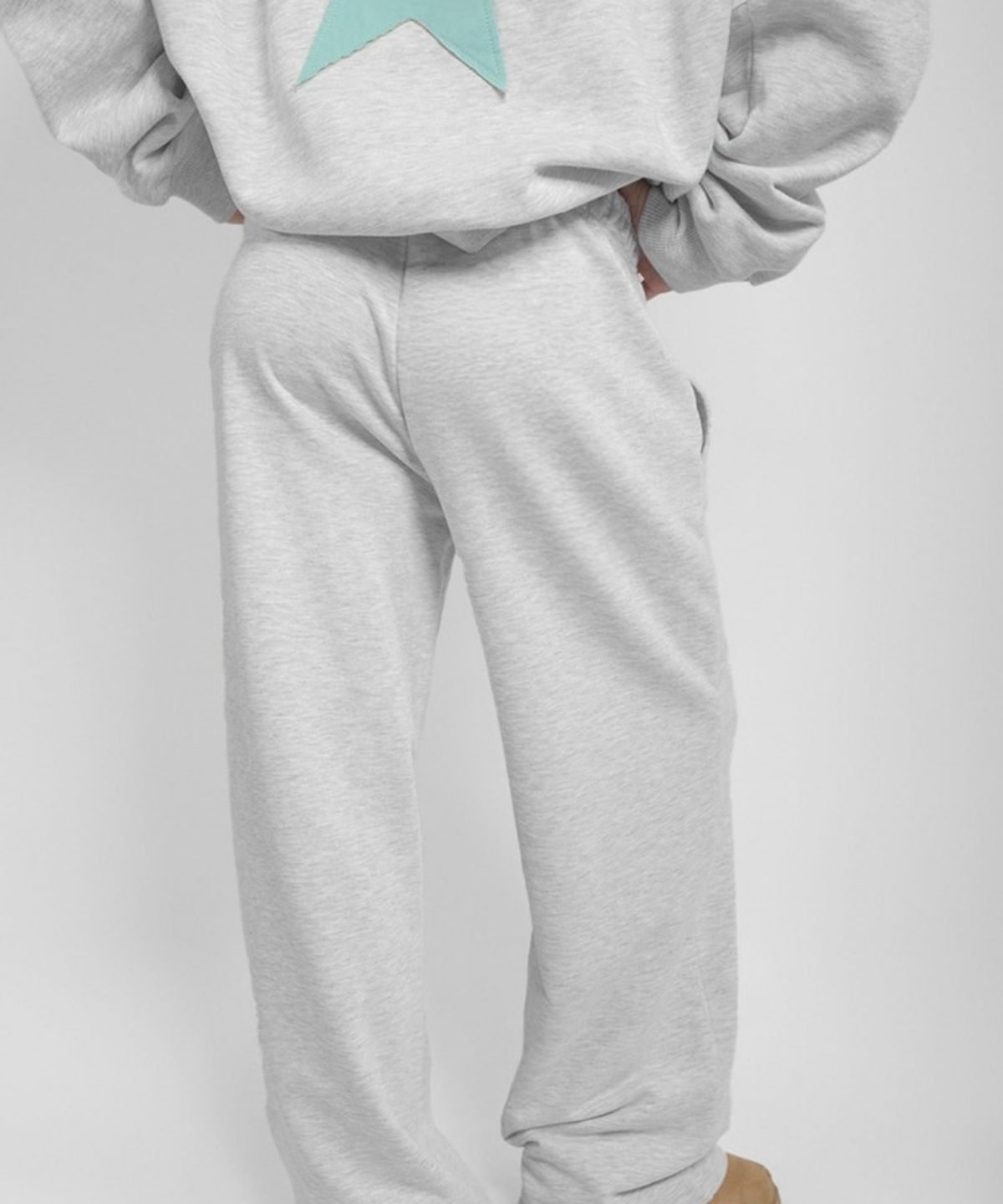 섭듀드(SUBDUED) Wide-leg Sweatpants with Star Patch (GREY AQUAMARINE)