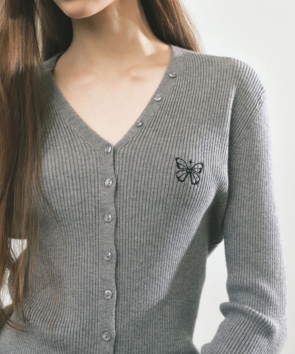 닉앤니콜(NICK&NICOLE) BUTTERFLY BUTTON SLIM KNIT CARDIGAN_GRAY