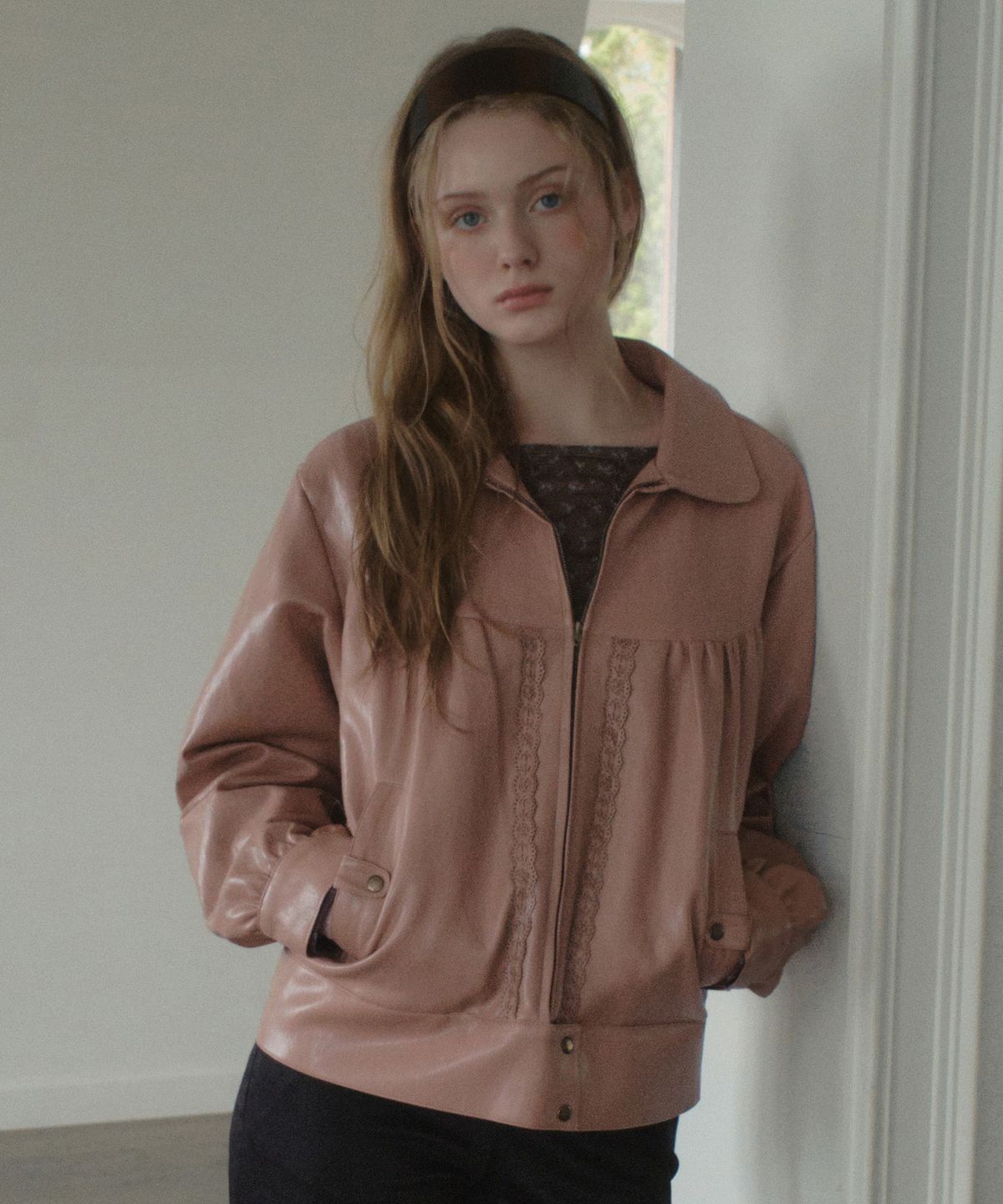 아우어노스텔지아(OURNOSTALGIA) Annette Shirring Leather Jacket_Dusty Pink(OB6OT06)