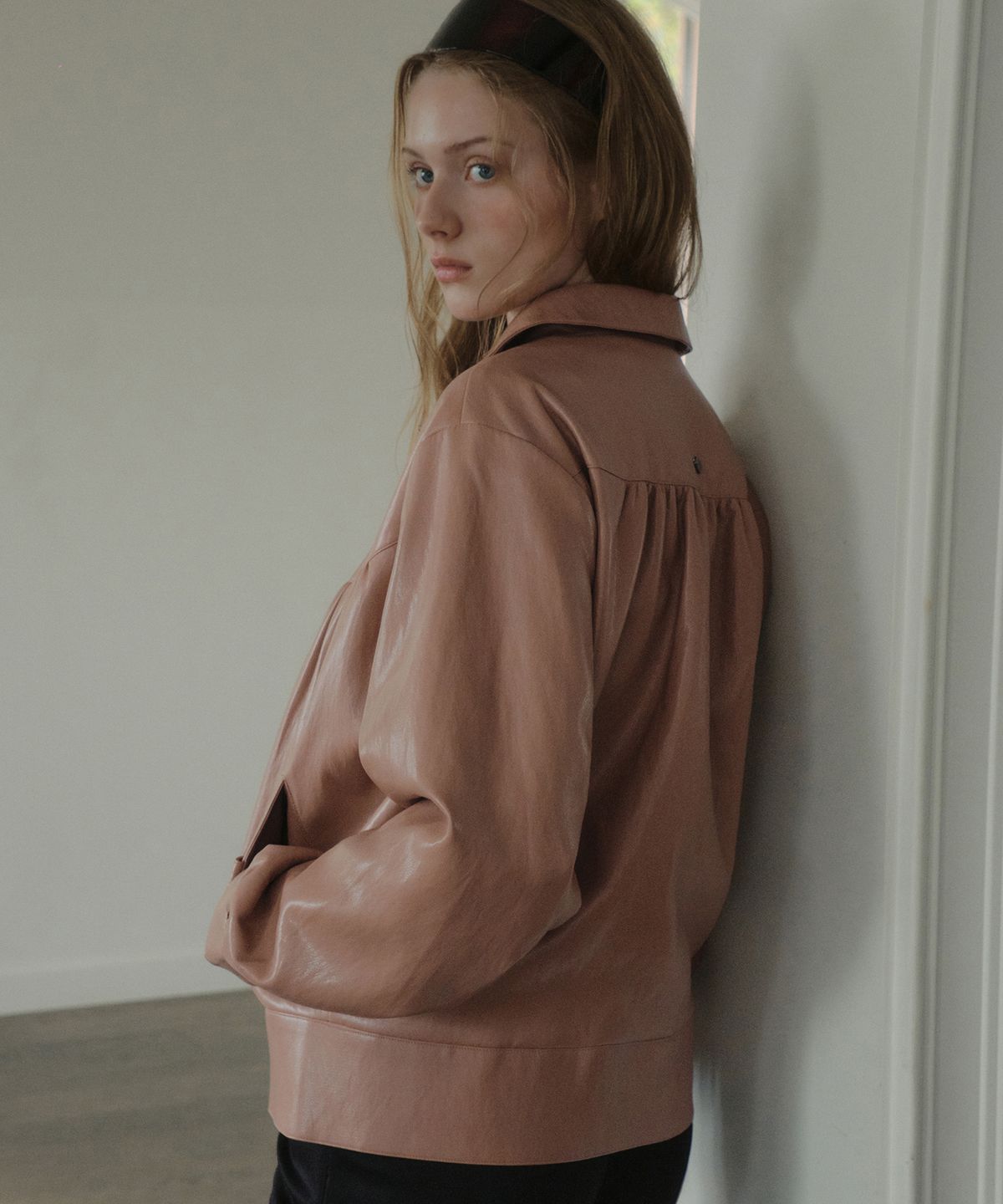 아우어노스텔지아(OURNOSTALGIA) Annette Shirring Leather Jacket_Dusty Pink(OB6OT06)