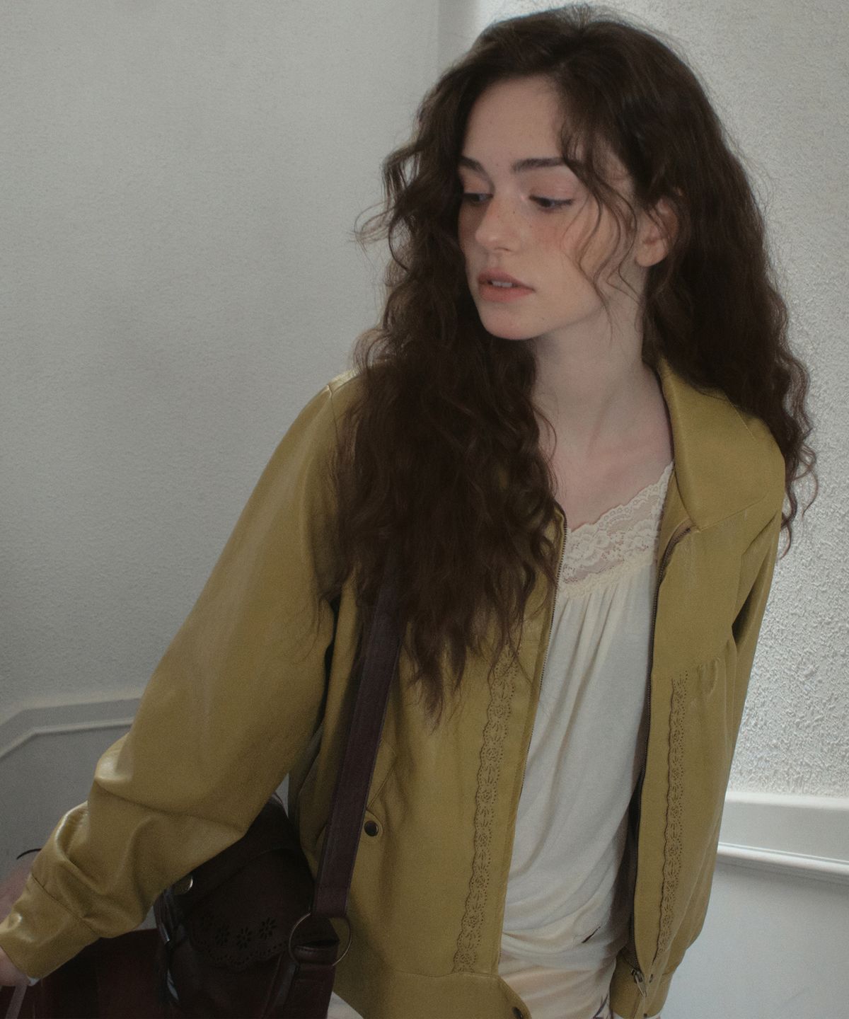 아우어노스텔지아(OURNOSTALGIA) Annette Shirring Leather Jacket_Olive(OB6OT06)