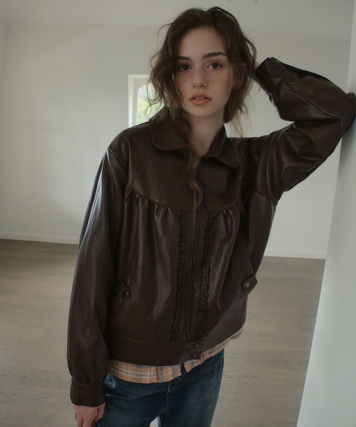 아우어노스텔지아(OURNOSTALGIA) Annette Shirring Leather Jacket_Brown(OB6OT06)