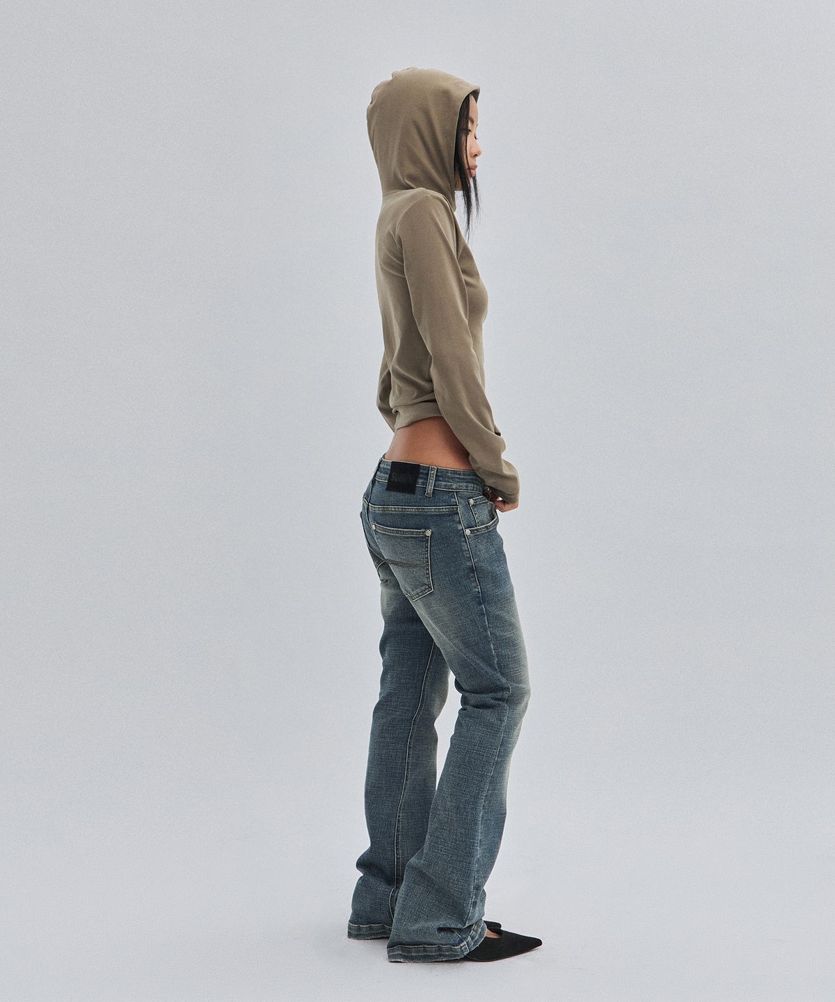 스웨이드(SUADE) MOCK NECK HOODIE [MOCHA BROWN]