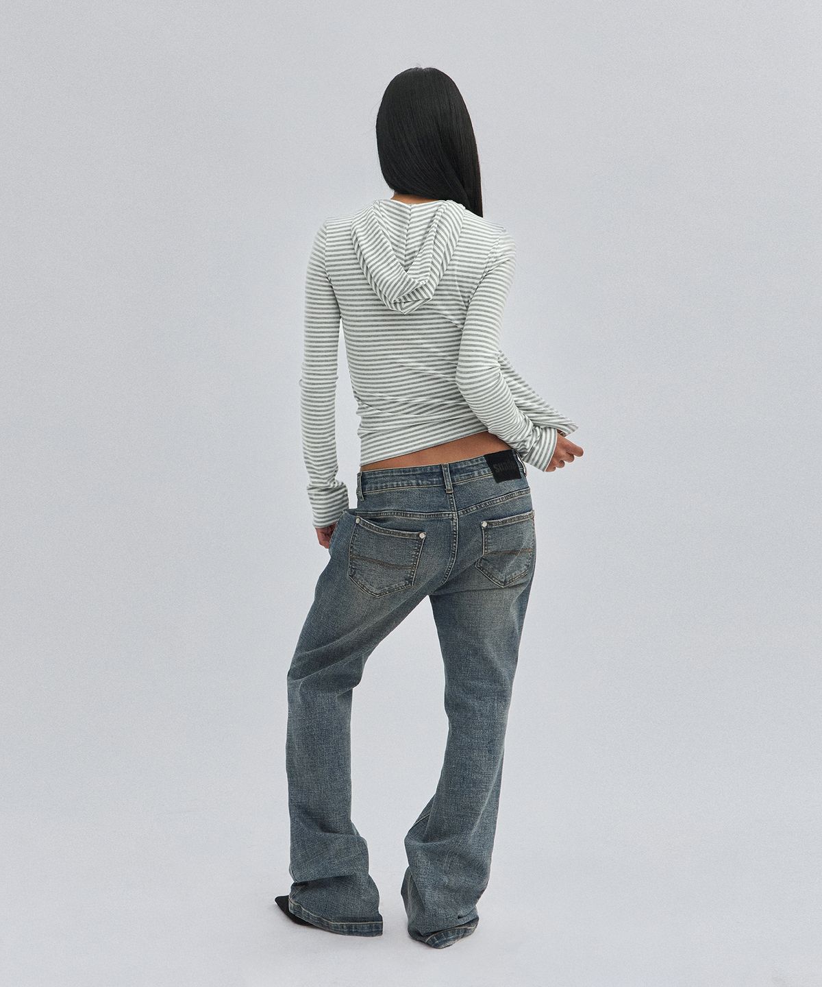 스웨이드(SUADE) MOCK NECK HOODIE [GRAY WHITE]