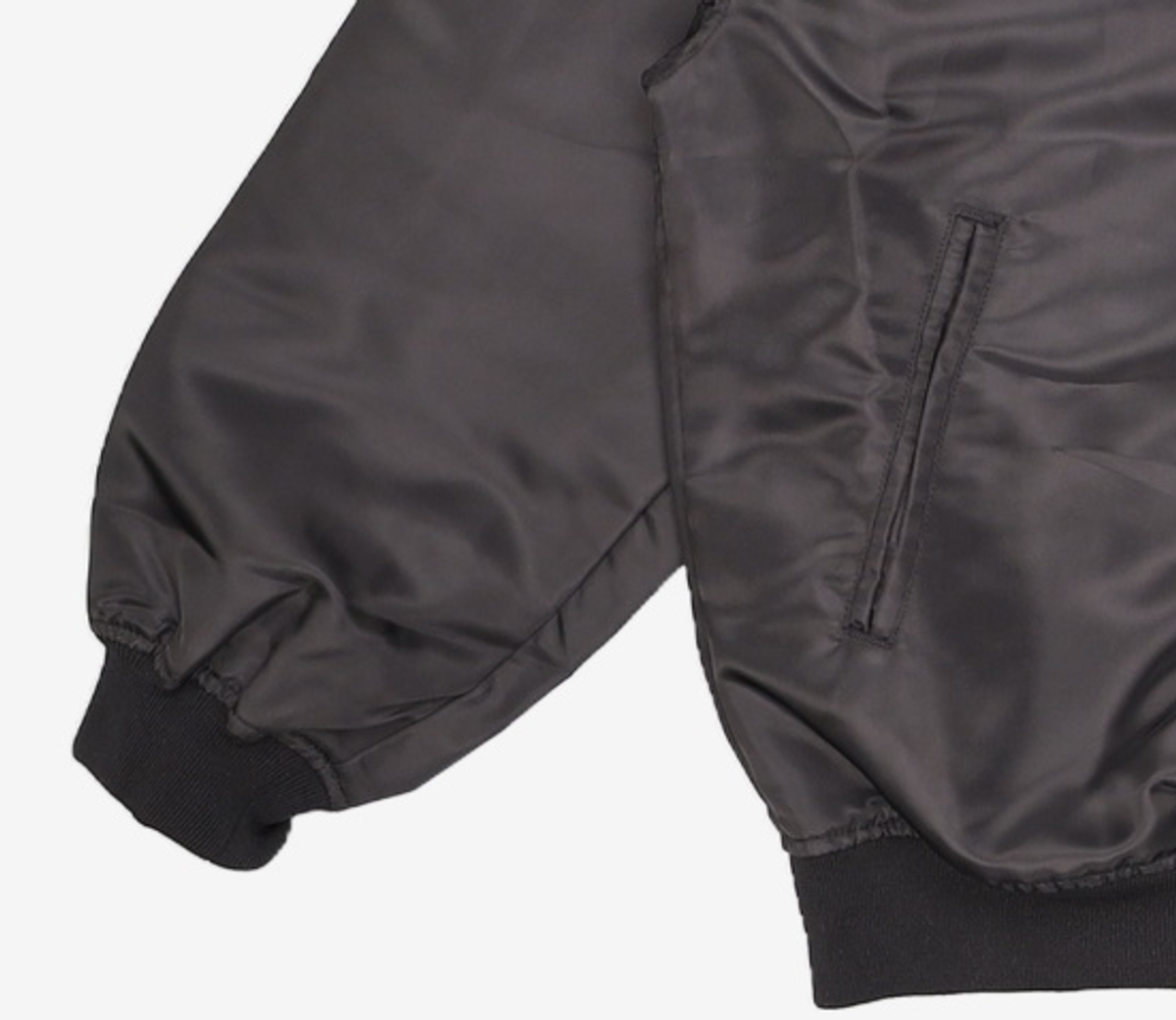 트루릴리젼(TRUERELIGION) CODE. RED NYLON VARSITY JACKET BLACK M