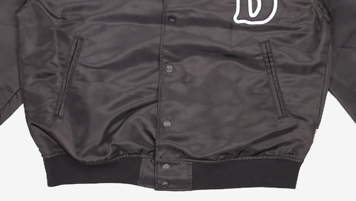 트루릴리젼(TRUERELIGION) CODE. RED NYLON VARSITY JACKET BLACK M