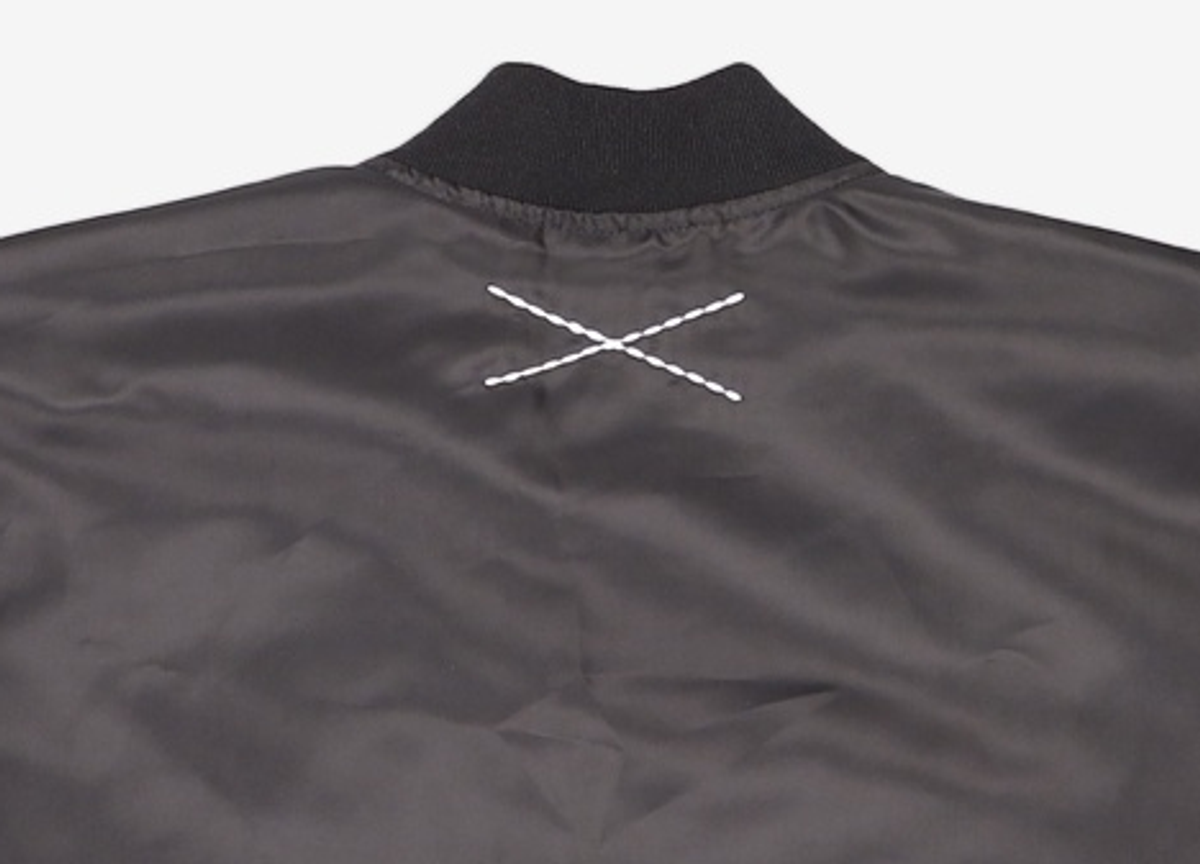 트루릴리젼(TRUERELIGION) CODE. RED NYLON VARSITY JACKET BLACK M