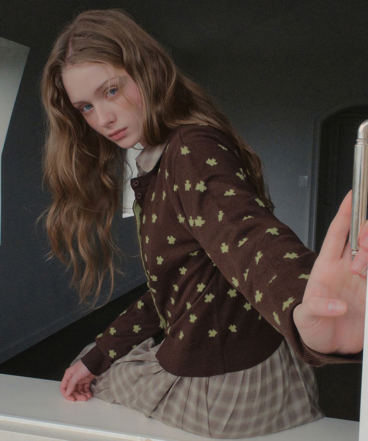 아우어노스텔지아(OURNOSTALGIA) Flurry Dot Cardigan_Brown(OCB6KN15)