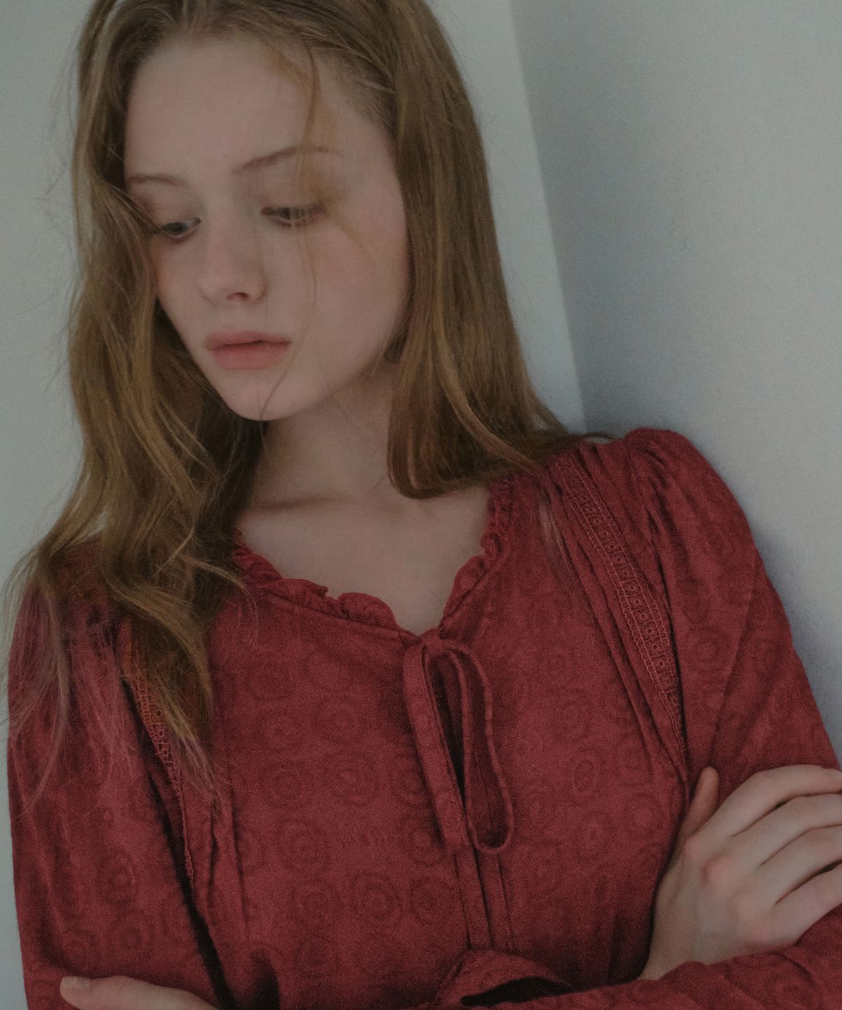 아우어노스텔지아(OURNOSTALGIA) Halo Pintuck Blouse_Vintage Red(OB6BL13)