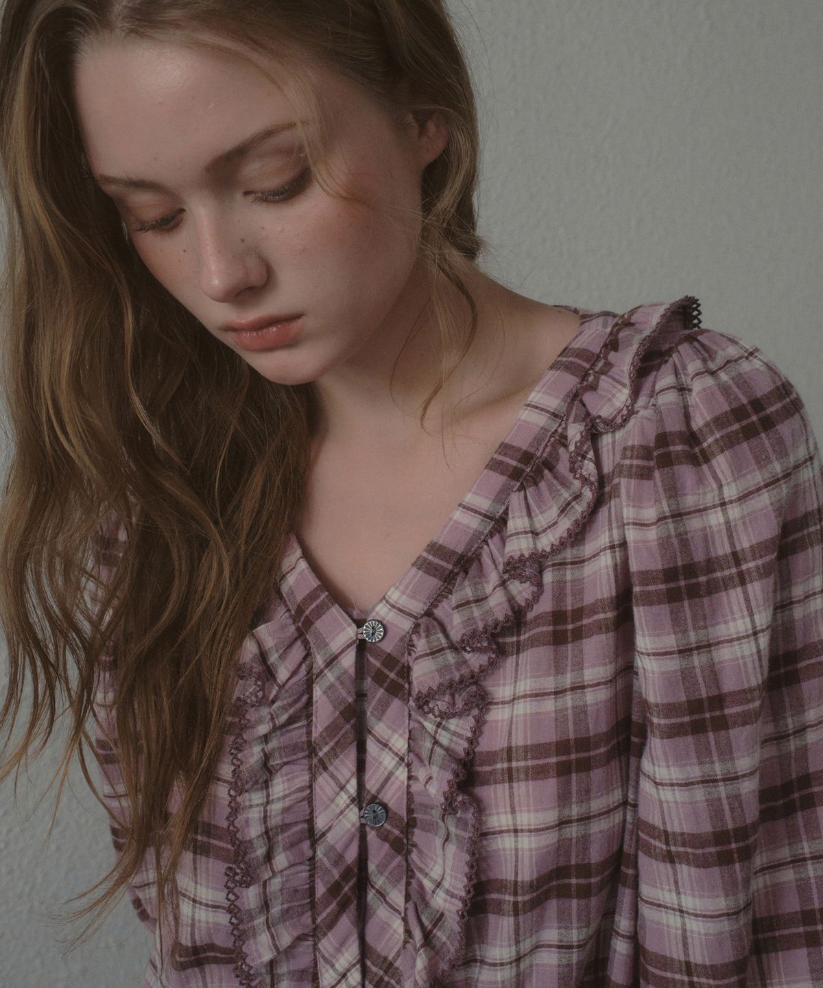 아우어노스텔지아(OURNOSTALGIA) Vintage Check Ruffle Blouse_Lavender(OB6BL15)