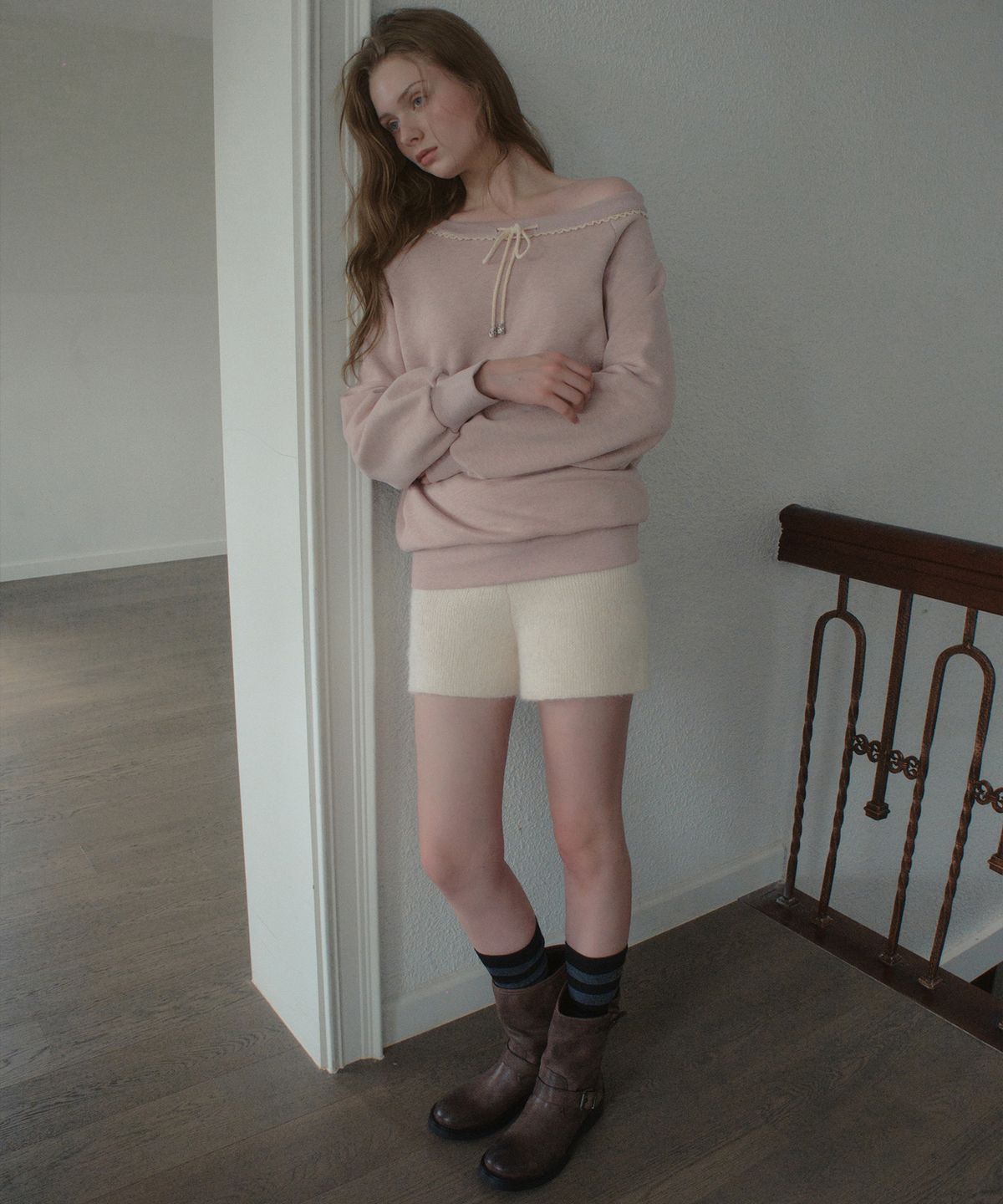 아우어노스텔지아(OURNOSTALGIA) Lace Off-Shoulder Sweatshirt_Pink(OB6TP16)