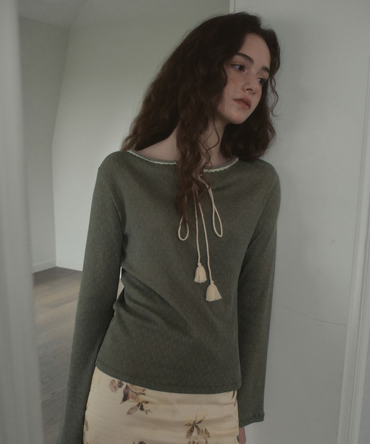 아우어노스텔지아(OURNOSTALGIA) Pigment Thistle Eyelet T-shirt_Vintage Khaki(OB6TP20)