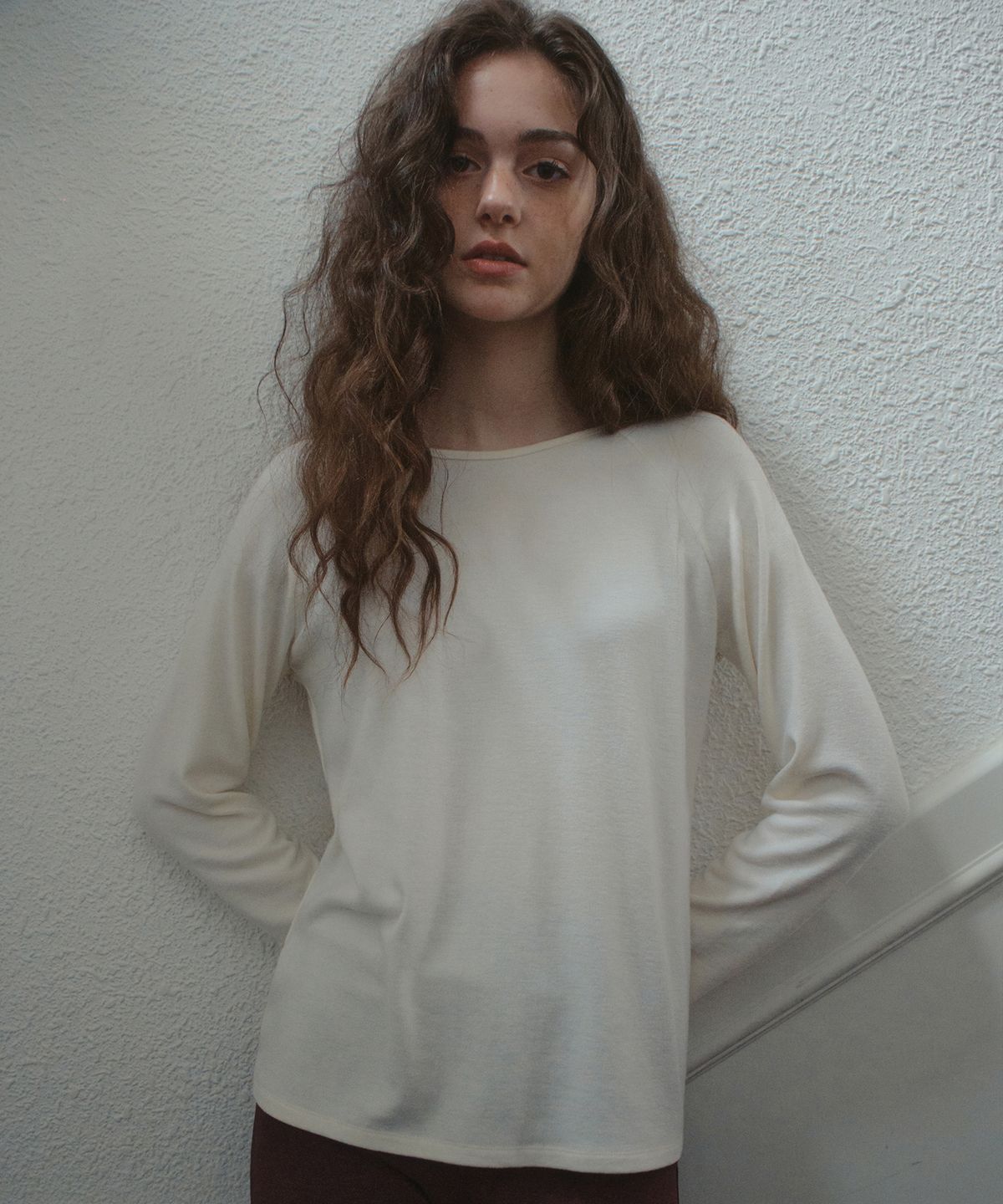아우어노스텔지아(OURNOSTALGIA) Faye Basic Raglan T-shirt_Ivory(O25TP15)