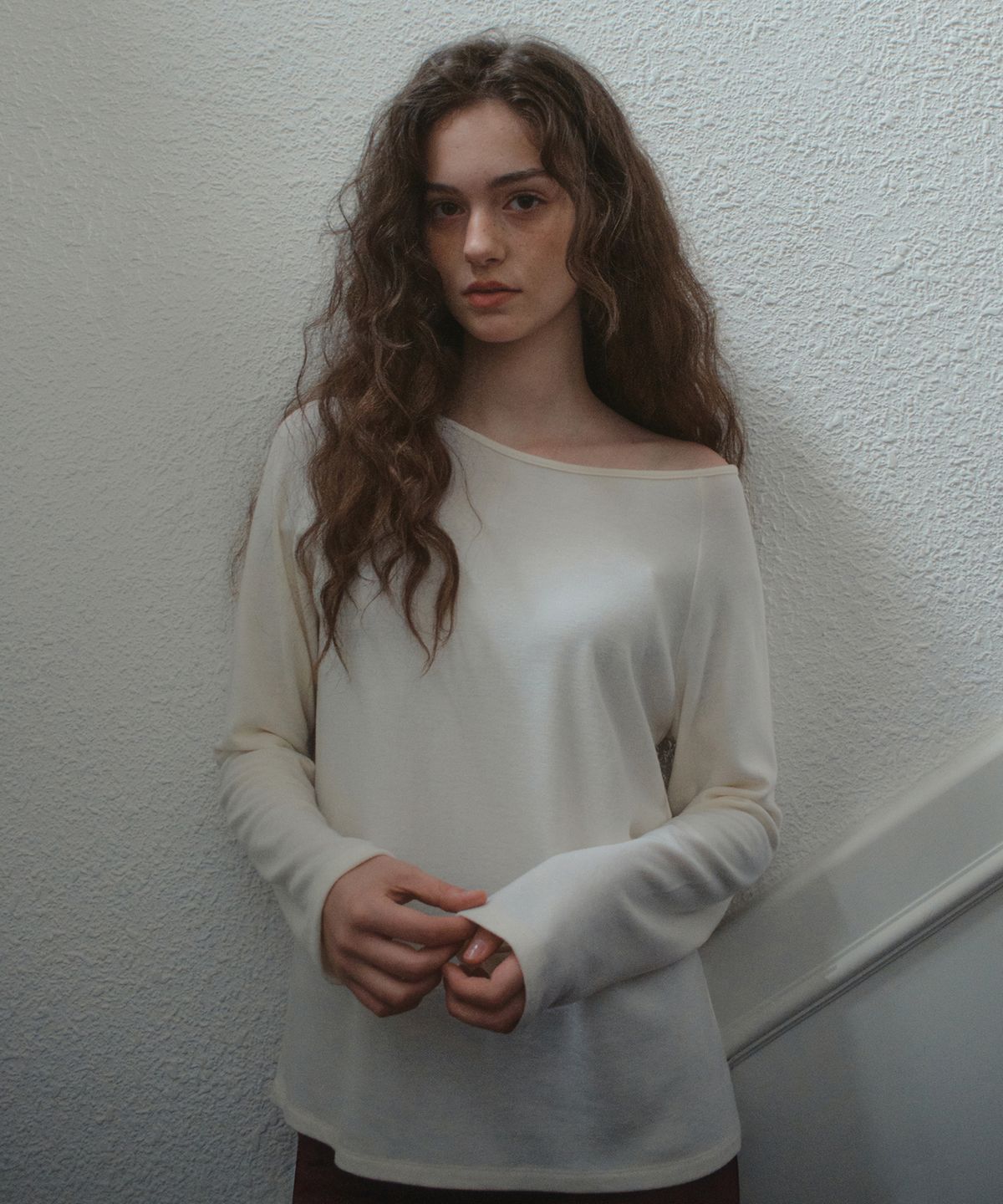 아우어노스텔지아(OURNOSTALGIA) Faye Basic Raglan T-shirt_Ivory(O25TP15)