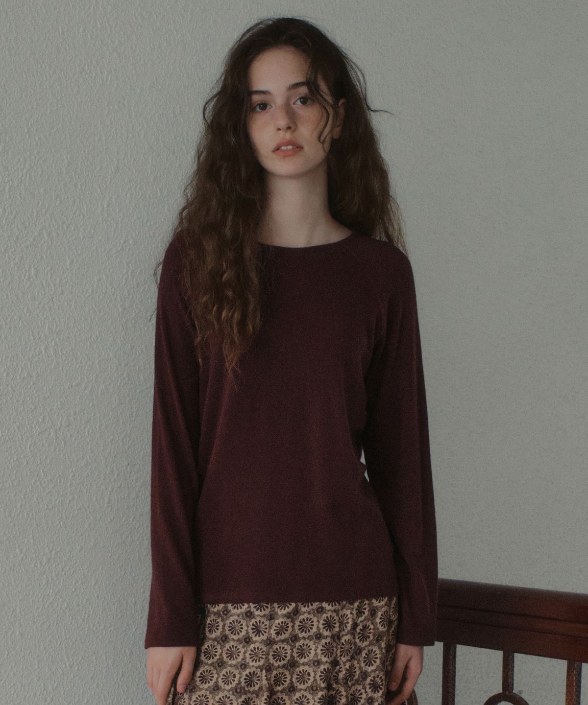 아우어노스텔지아(OURNOSTALGIA) Faye Basic Raglan T-shirt_Wine(O25TP15)