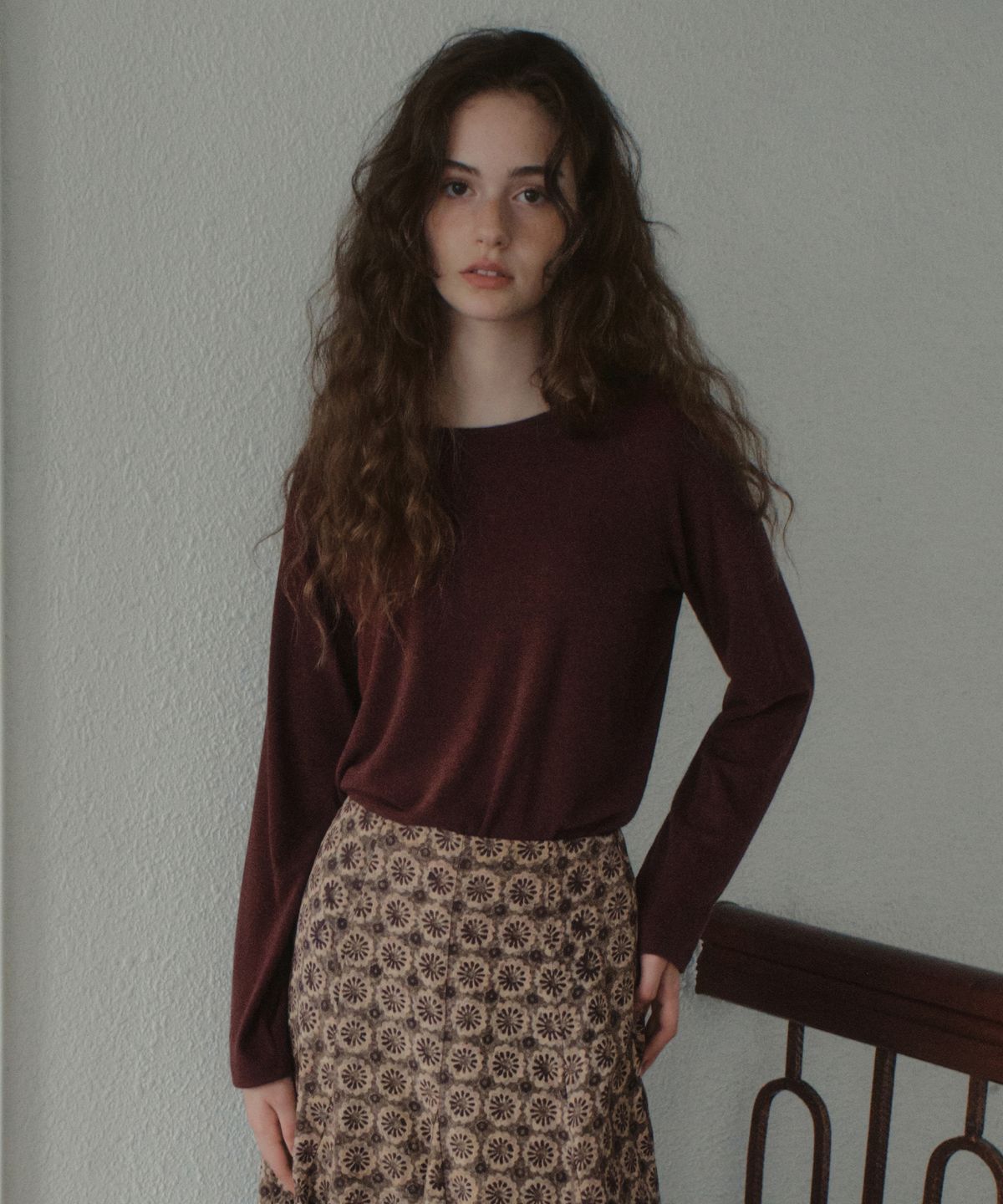 아우어노스텔지아(OURNOSTALGIA) Faye Basic Raglan T-shirt_Wine(O25TP15)