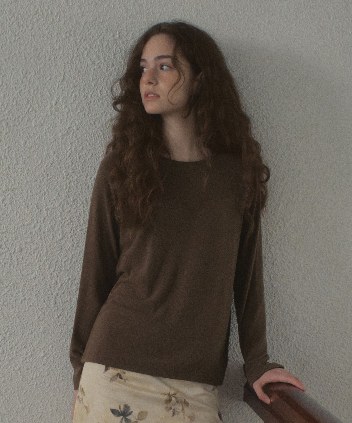 아우어노스텔지아(OURNOSTALGIA) Faye Basic Raglan T-shirt_Brown(O25TP15)