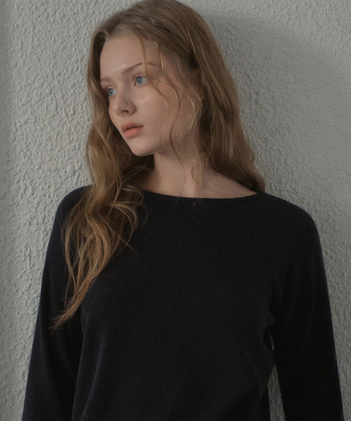 아우어노스텔지아(OURNOSTALGIA) Faye Basic Raglan T-shirt_Charcoal(O25TP15)