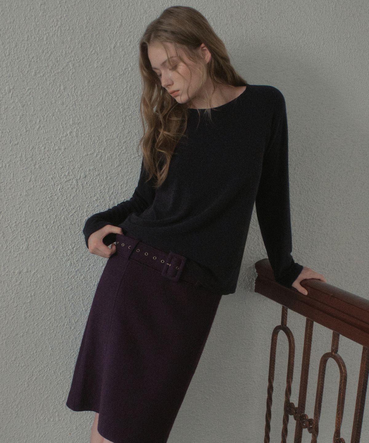 아우어노스텔지아(OURNOSTALGIA) Faye Basic Raglan T-shirt_Charcoal(O25TP15)