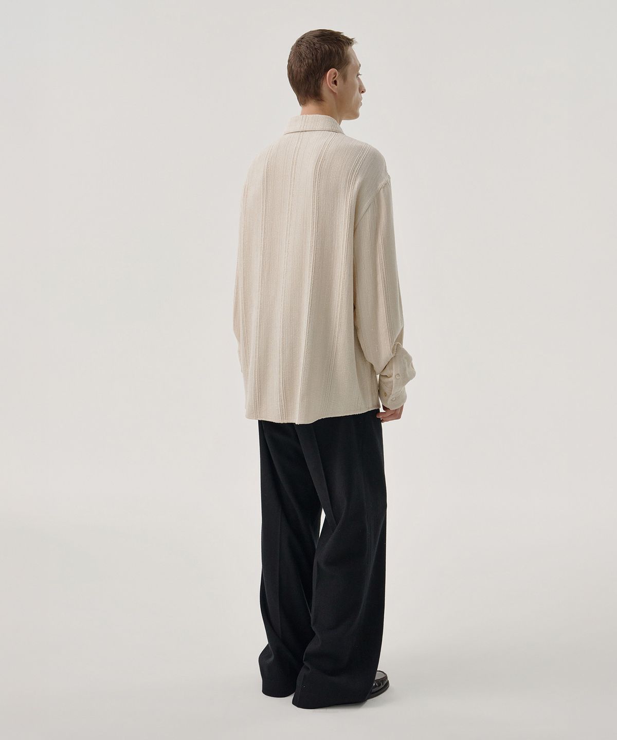 엠엠아이씨(MMIC) DRAPE SHIRT (IVORY)