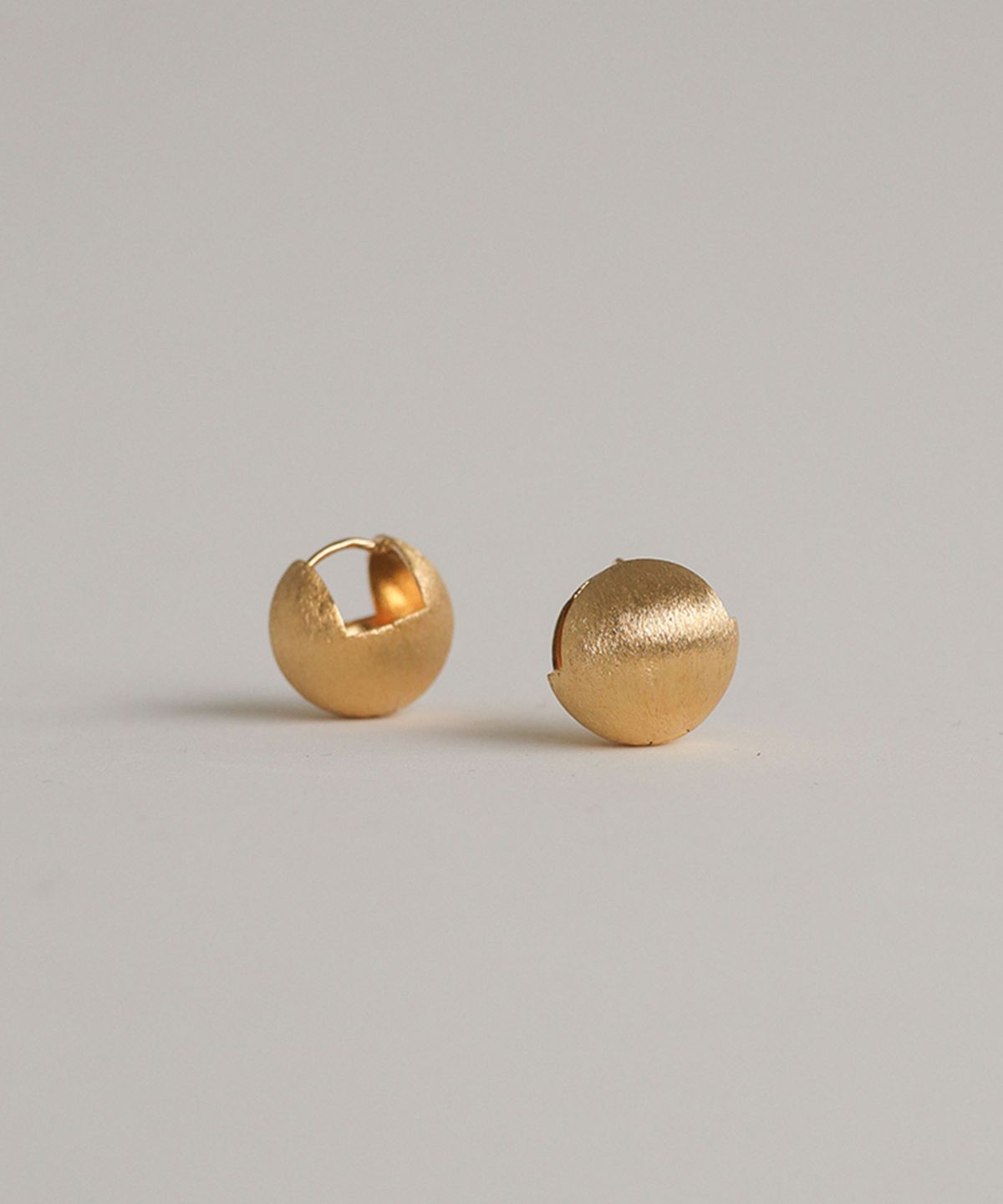 모던라이크(MODERN LIKE) [ Silver 925 ] 매트 원형 공 원터치 귀걸이 12mm