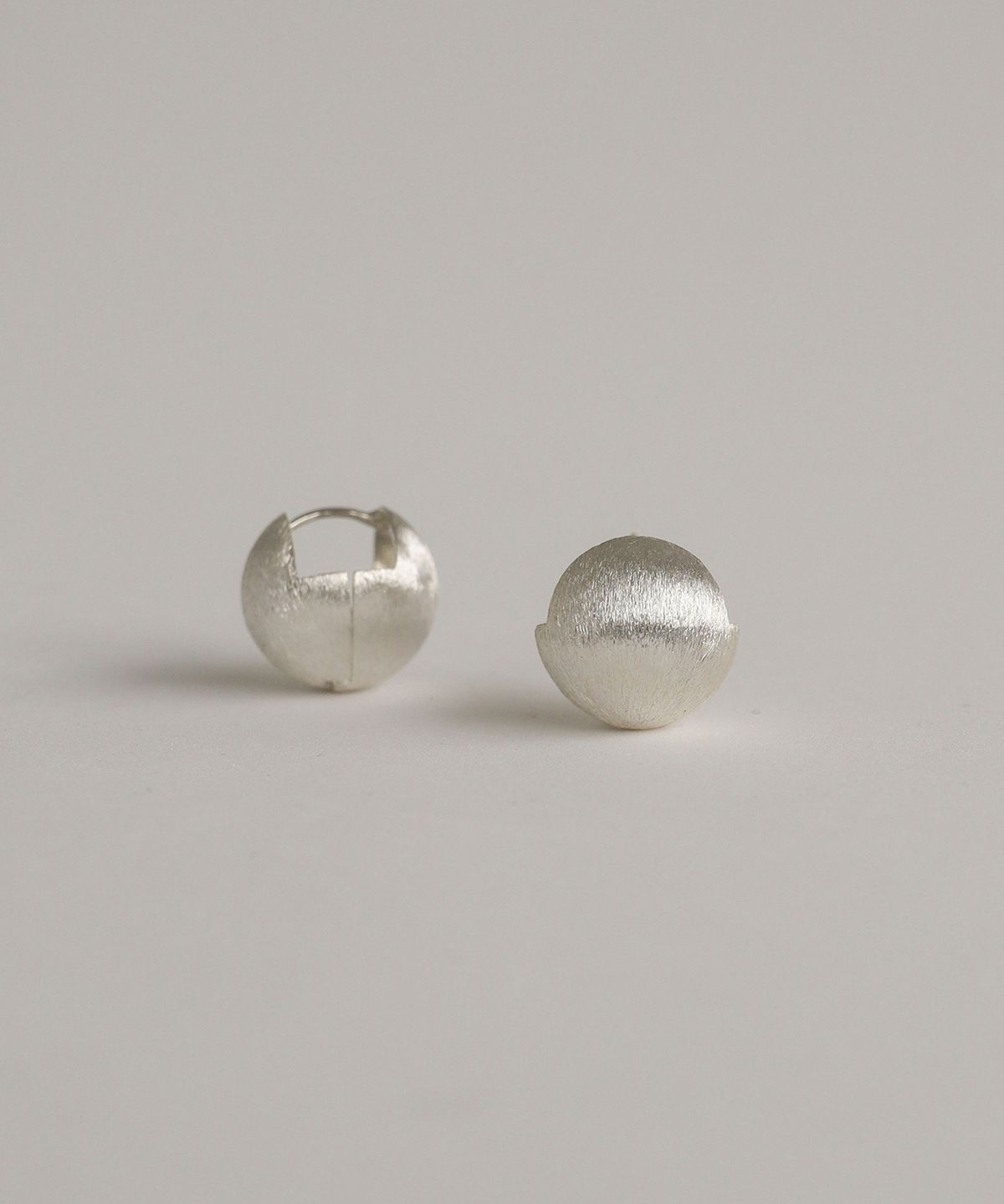 모던라이크(MODERN LIKE) [ Silver 925 ] 매트 원형 공 원터치 귀걸이 12mm