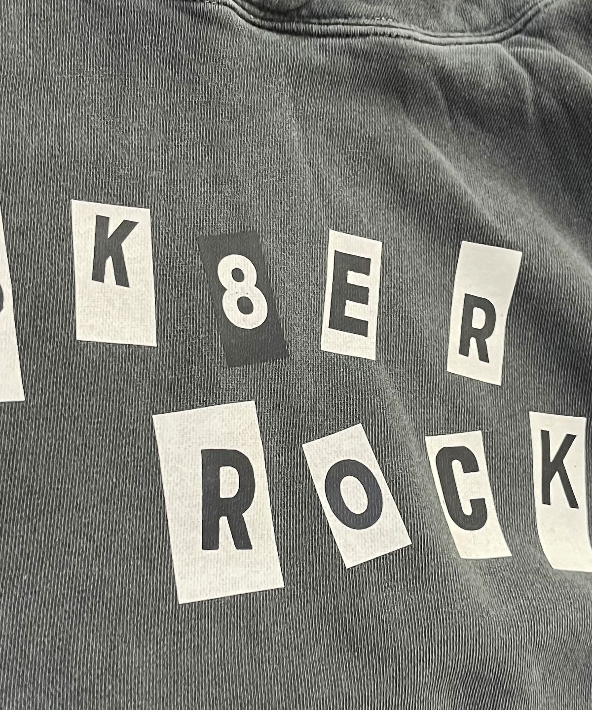 스케이터락(SK8ER ROCK) Collage Lettering Pigment Hoodie (Charcoal)