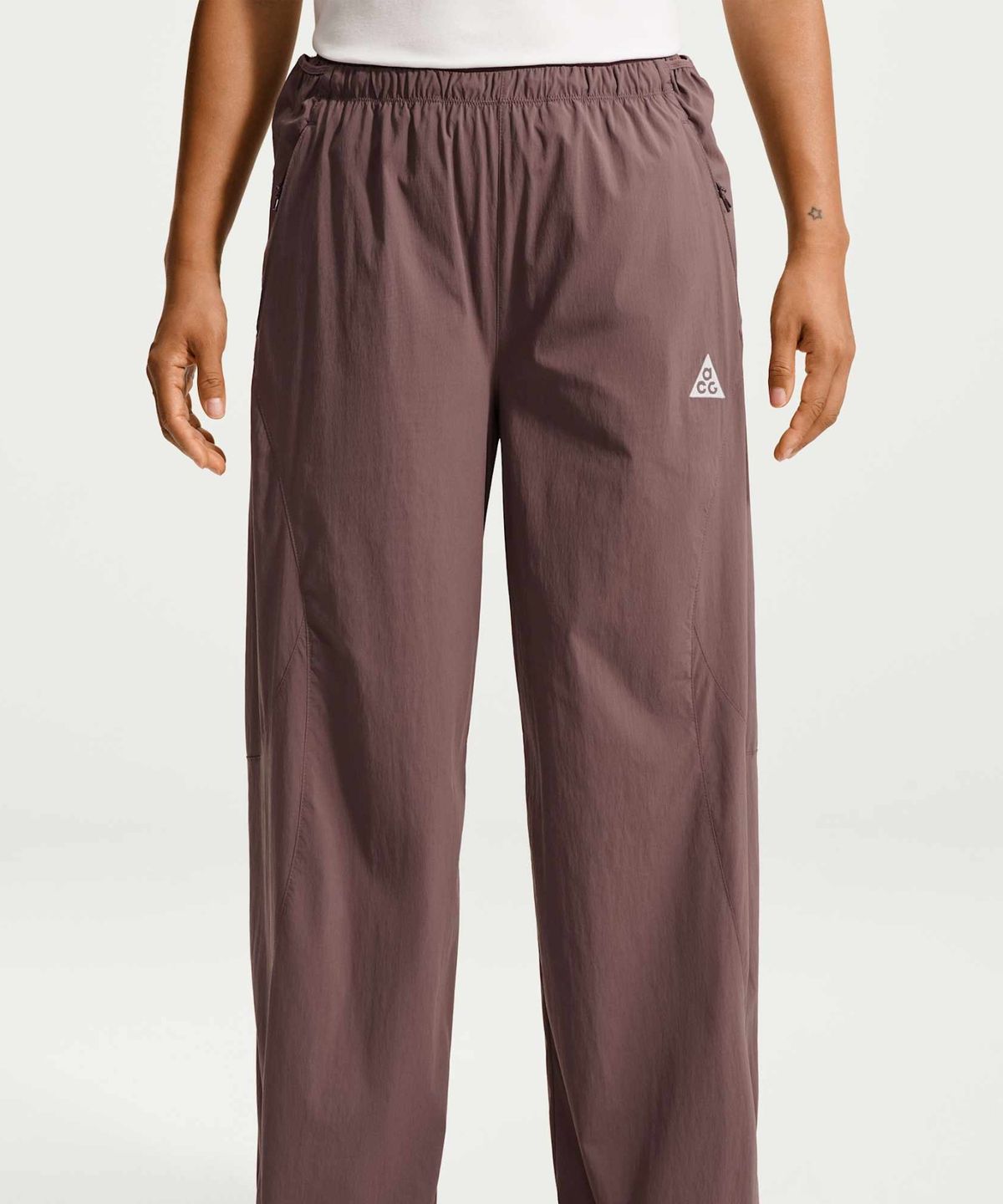 나이키(NIKE) ACG 하이 스테이크 루즈 핏 하이킹 팬츠 W - 타투:블랙:서밋 화이트 / IM4295-502