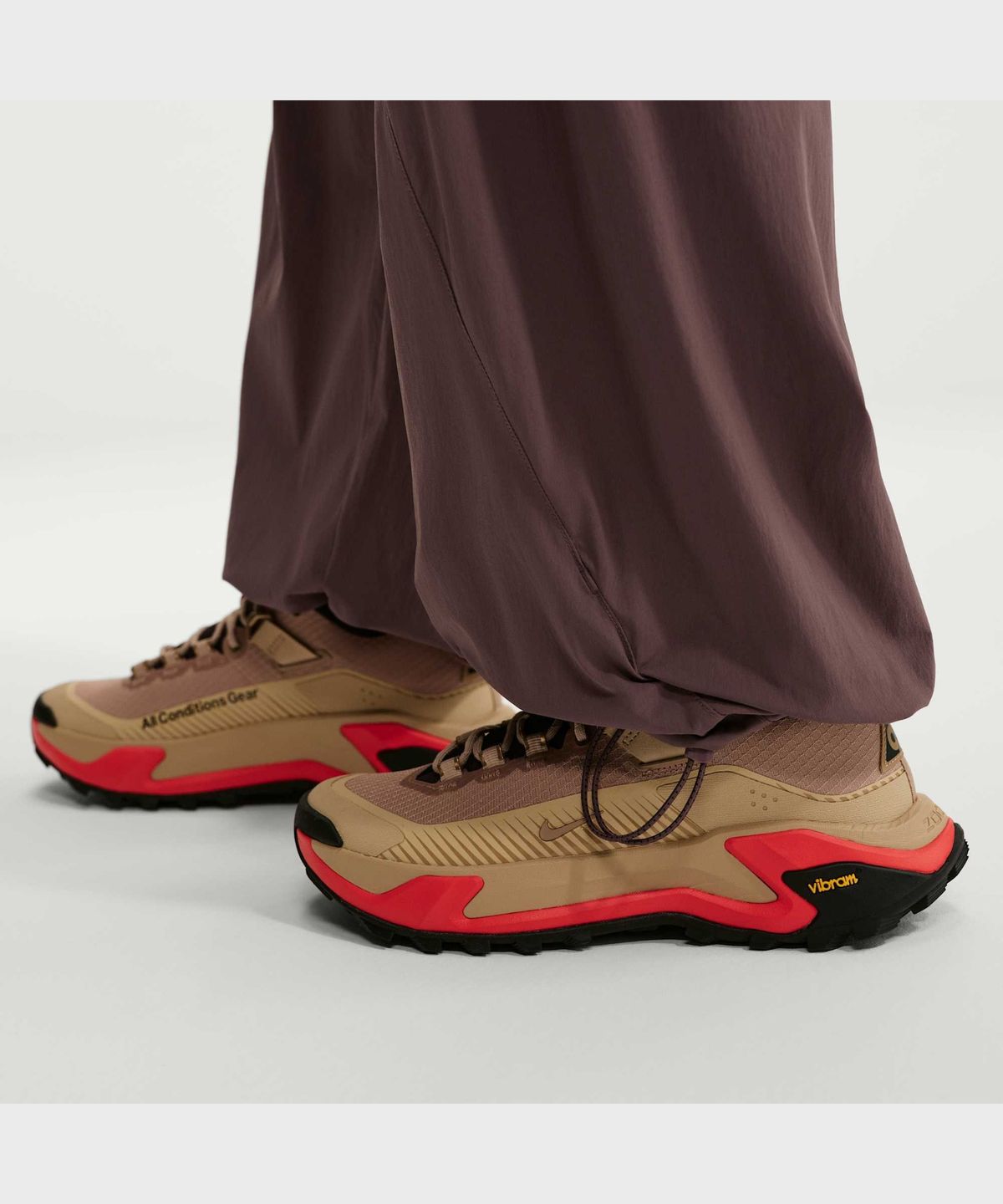 나이키(NIKE) ACG 하이 스테이크 루즈 핏 하이킹 팬츠 W - 타투:블랙:서밋 화이트 / IM4295-502
