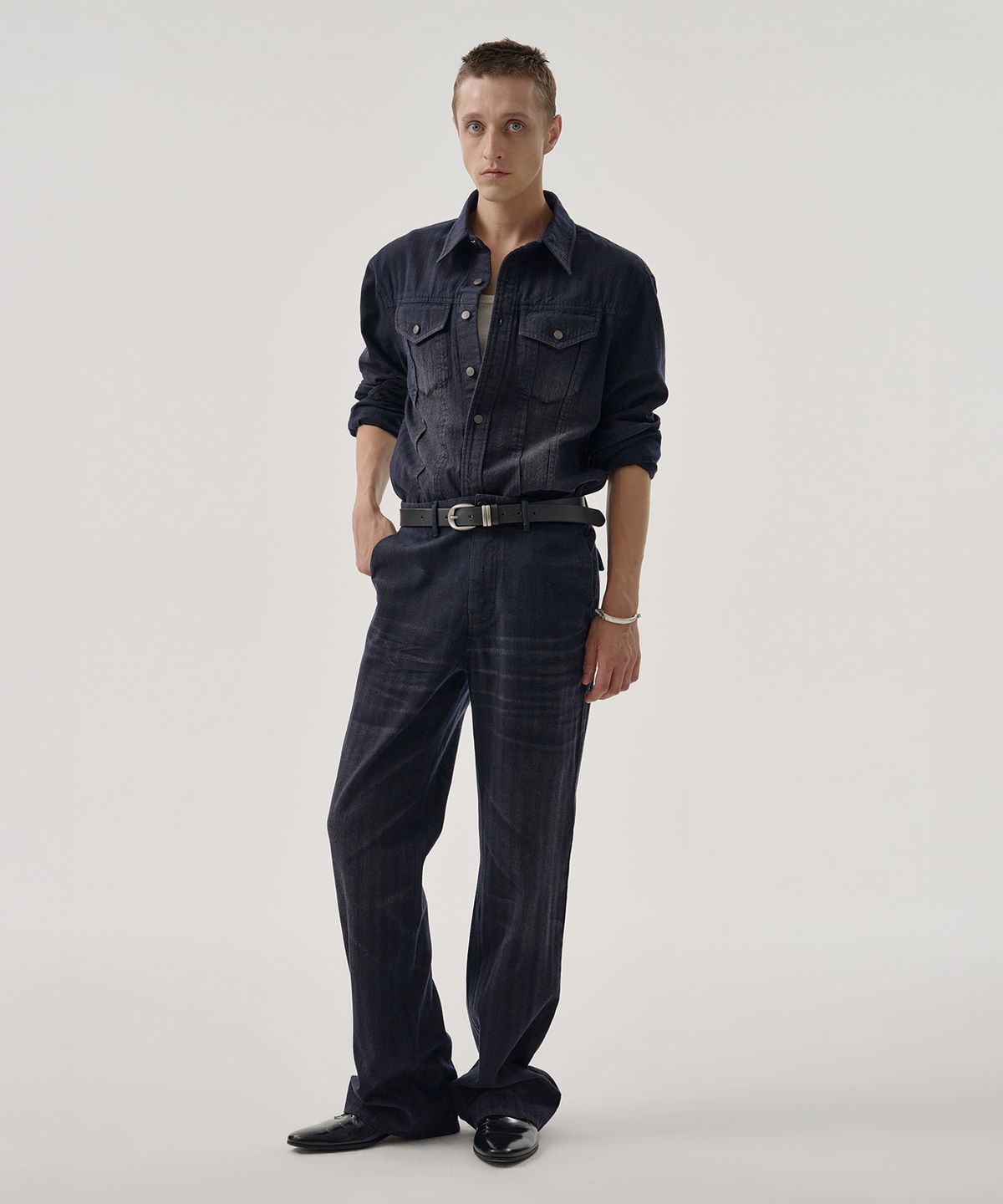 엠엠아이씨(MMIC) RIDGE HERRINGBONE PANTS (NAVY)