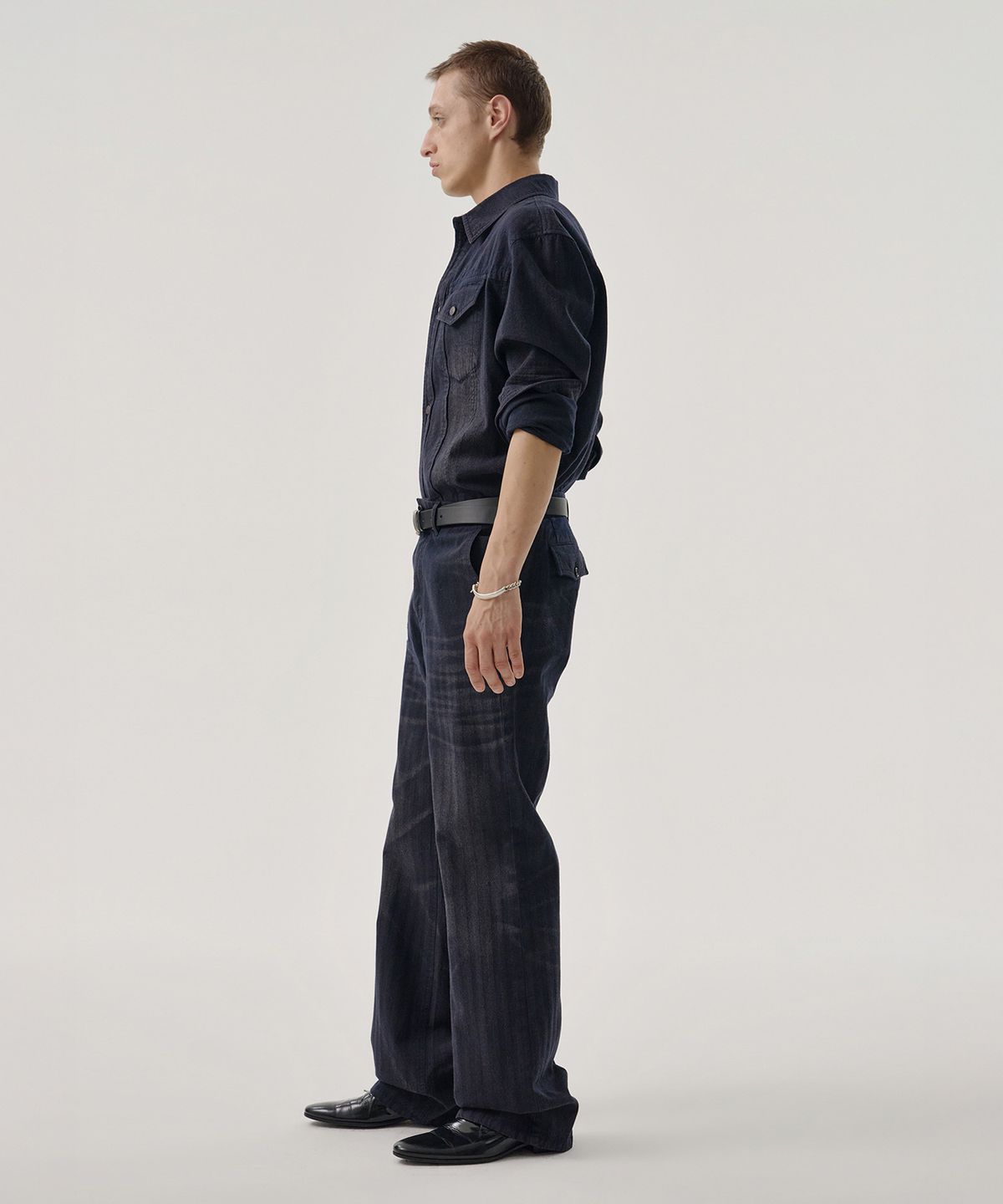 엠엠아이씨(MMIC) RIDGE HERRINGBONE PANTS (NAVY)