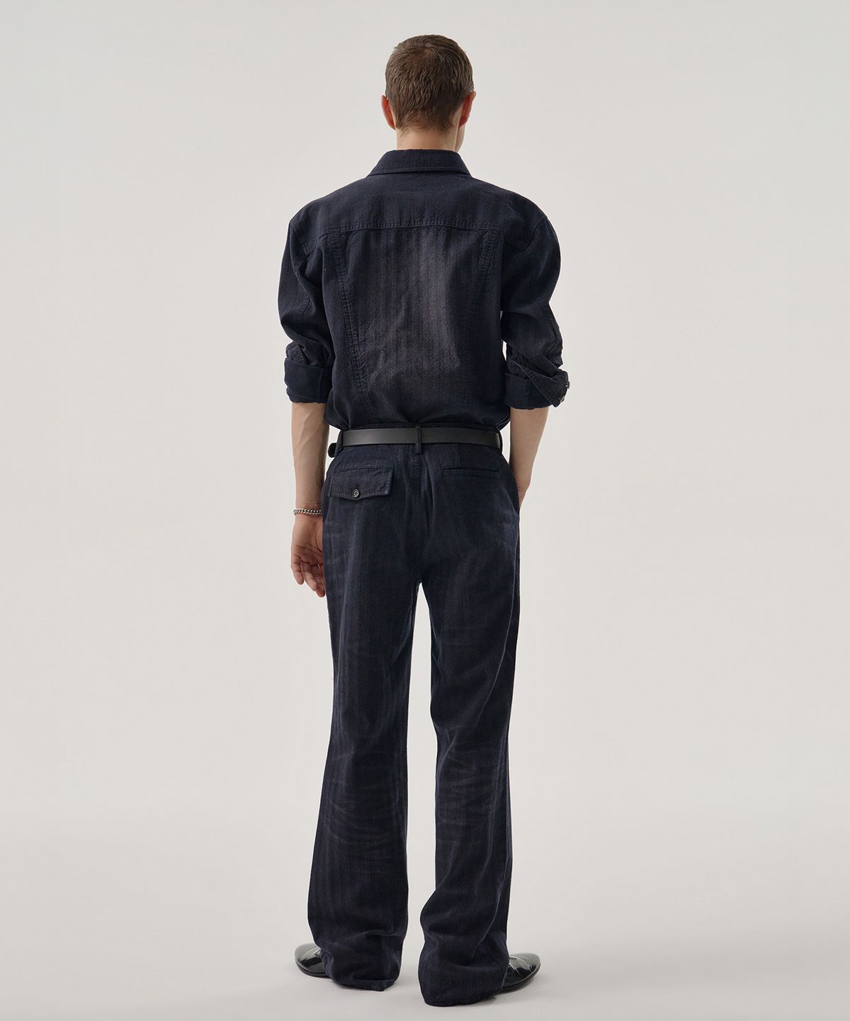 엠엠아이씨(MMIC) RIDGE HERRINGBONE PANTS (NAVY)