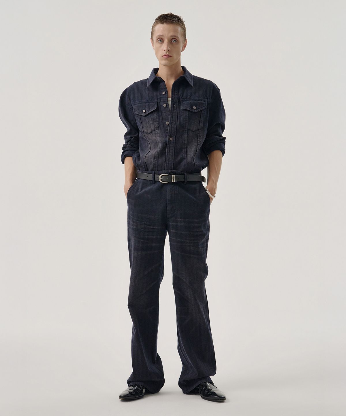 엠엠아이씨(MMIC) RIDGE HERRINGBONE PANTS (NAVY)