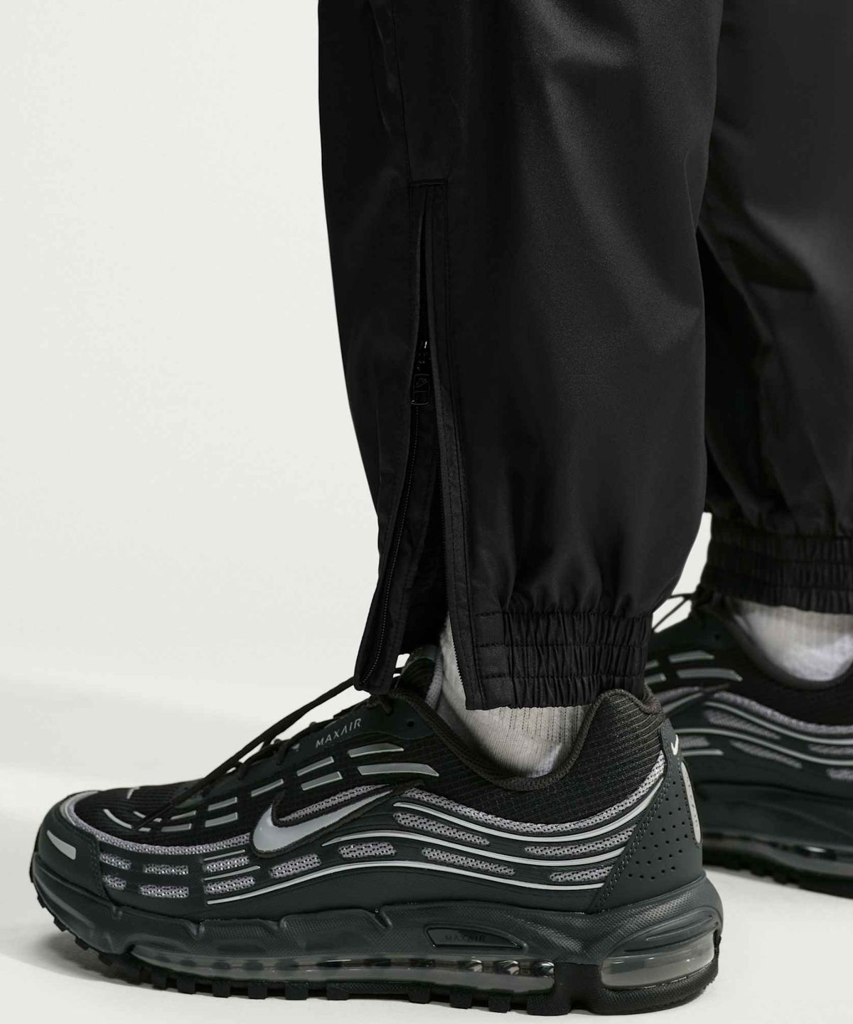 나이키(NIKE) 윈드러너 웨더라이즈드 팬츠 M - 블랙:화이트 / IQ5556-010