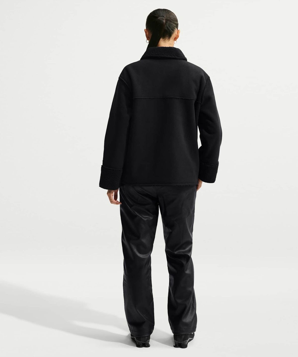 나이키(NIKE) 스포츠웨어 오버사이즈 써마 핏 초어 재킷 W - 블랙:앤트러사이트 / IX7052-010