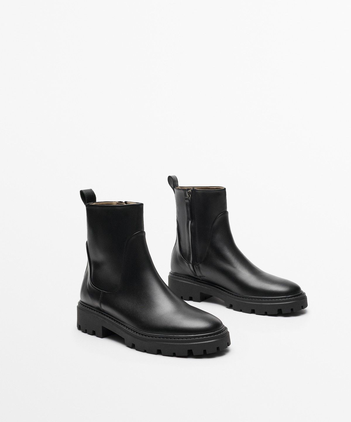 마시모두띠(MASSIMO DUTTI) 레더 트랙 솔 플랫 앵클 부츠