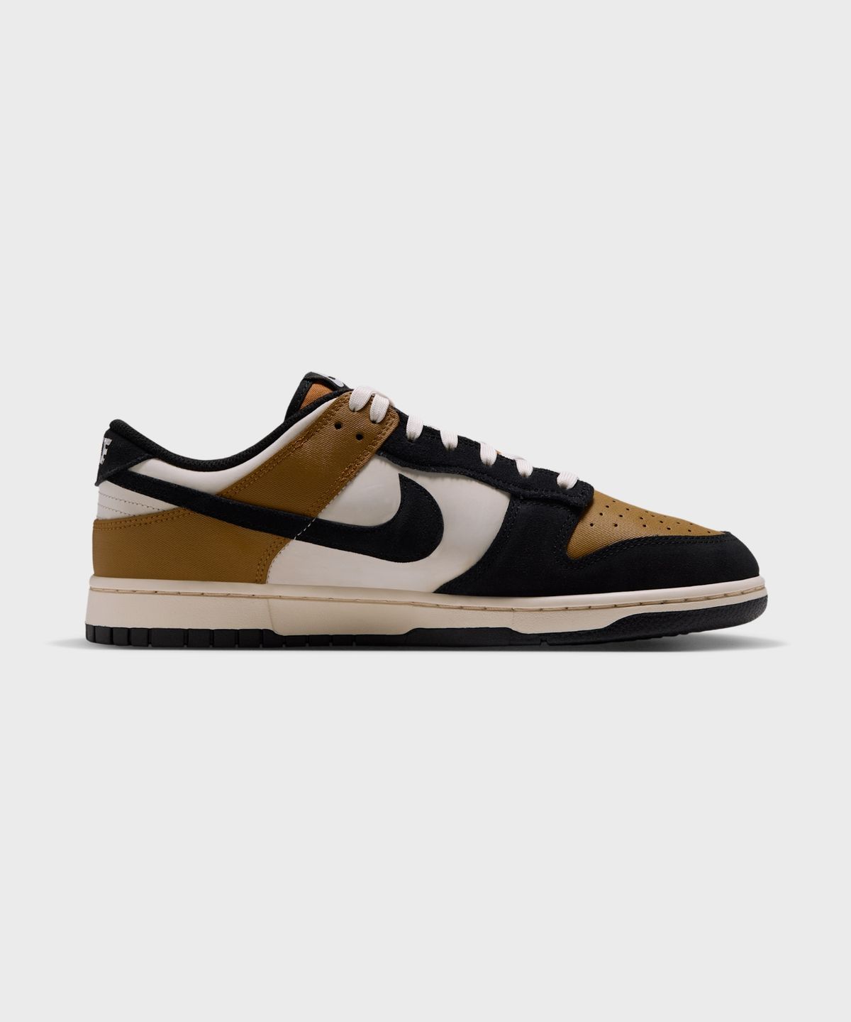 나이키(NIKE) 덩크 로우 레트로 M - 골드 스웨이드:페일 아이보리:비치:블랙 / IM4414-700