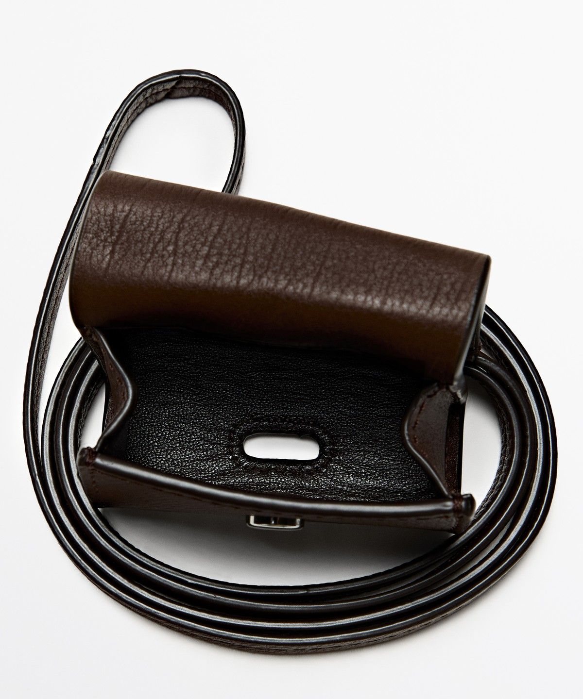 마시모두띠(MASSIMO DUTTI) 나파 레더 AirPods 케이스