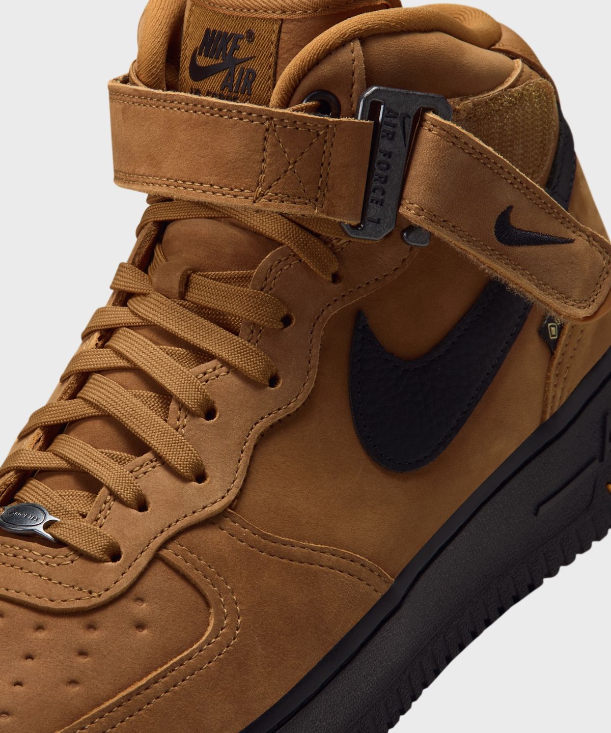 나이키(NIKE) 에어 포스 1 미드 07 GORE-TEX Vibram® M - 휘트:토탈 오렌지:블랙 / IO1875-700