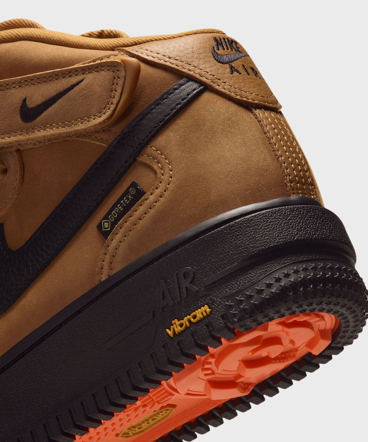 나이키(NIKE) 에어 포스 1 미드 07 GORE-TEX Vibram® M - 휘트:토탈 오렌지:블랙 / IO1875-700